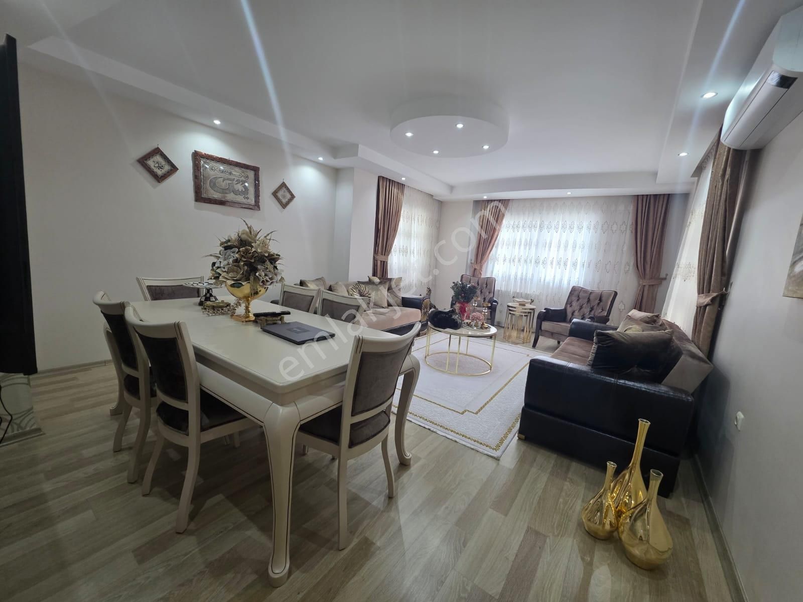 İz'den Pınar Mahallesi'nde 3+1 Geniş Oturumlu Ekstralı Daire