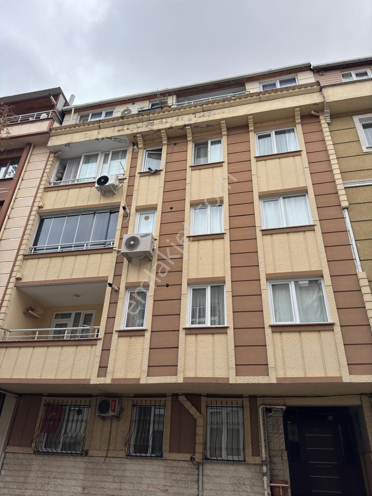 Bağcılar Barbaros Mahallesinde 2+1 Satılık Daire