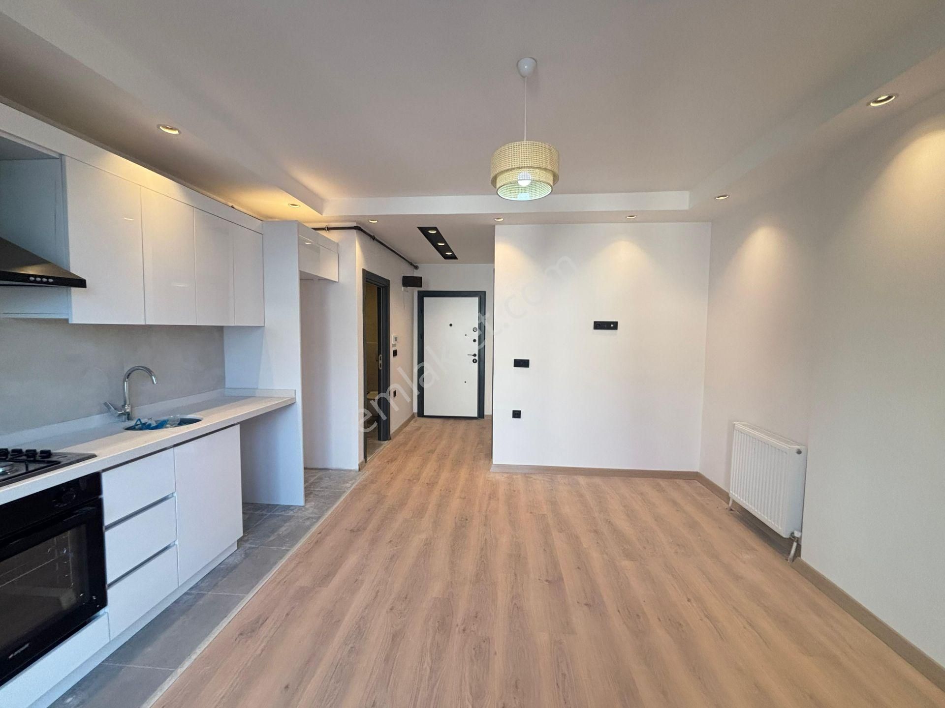 Güven'den Merkezi Konumda İskanlı Ön Cephe K.otoparklı 1+1 Daire