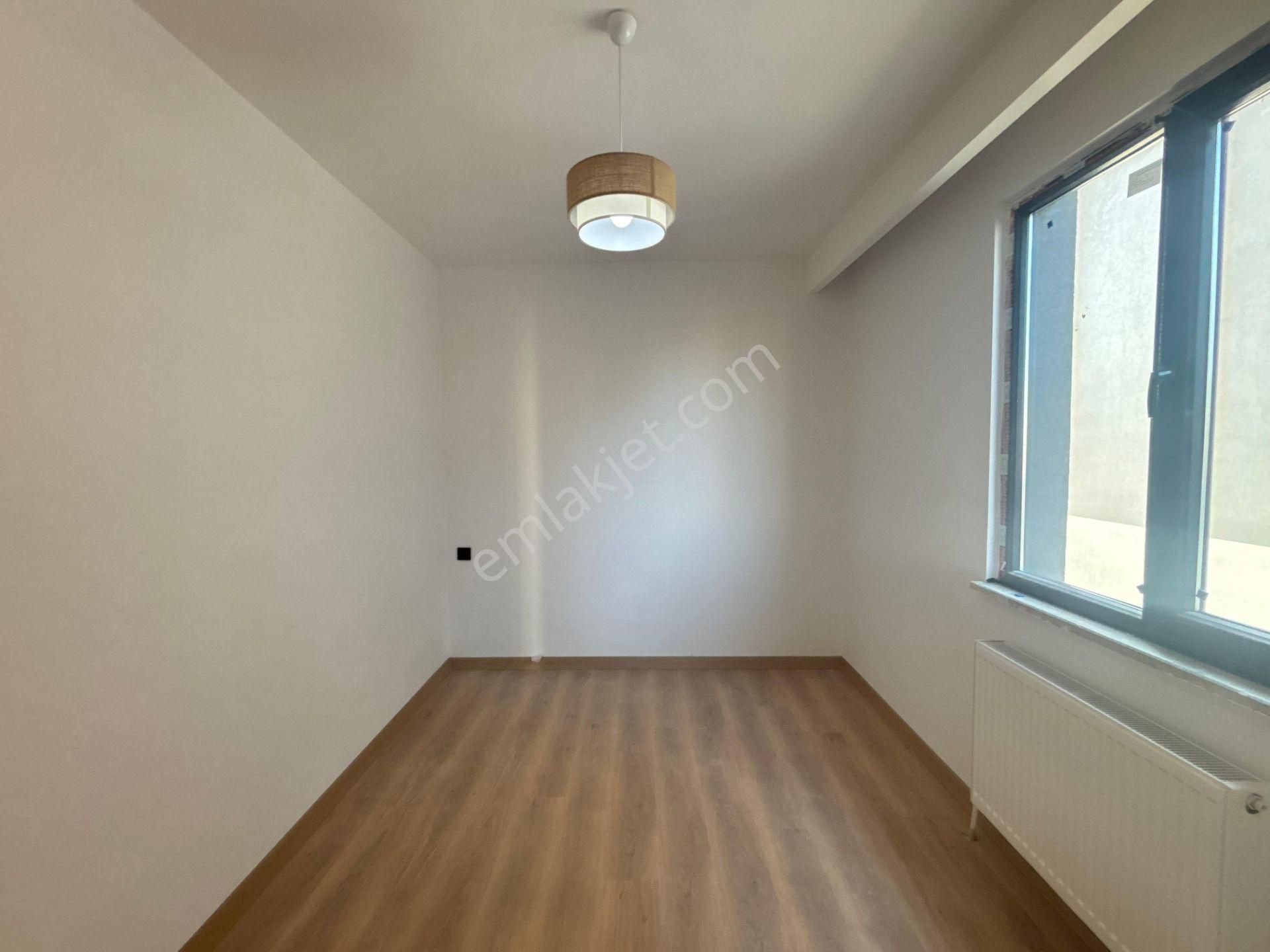 Güven'den Merkezi Konumda İskanlı Ön Cephe K.otoparklı 1+1 Daire - Görsel 12