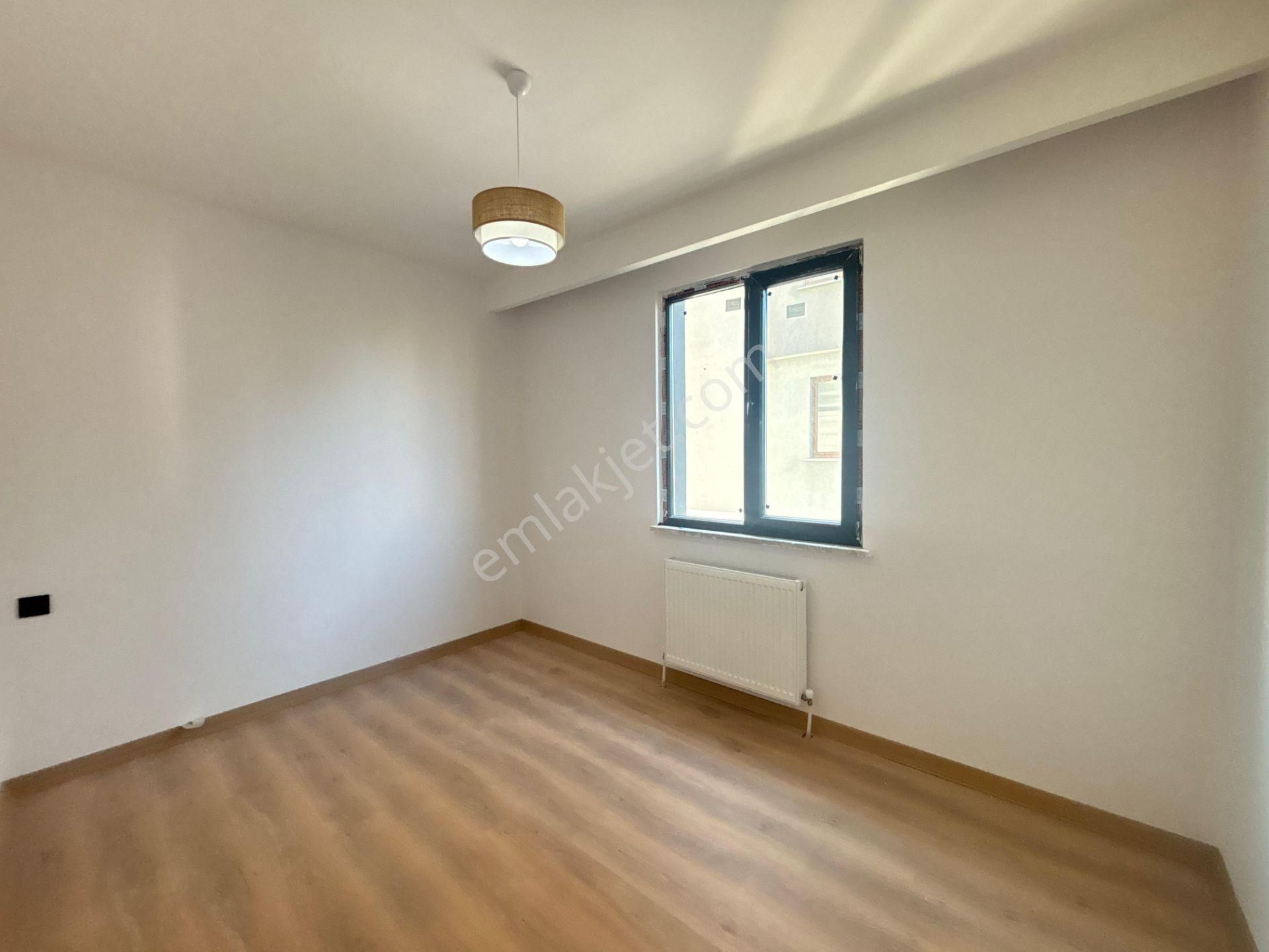 Güven'den Merkezi Konumda İskanlı Ön Cephe K.otoparklı 1+1 Daire - Görsel 11