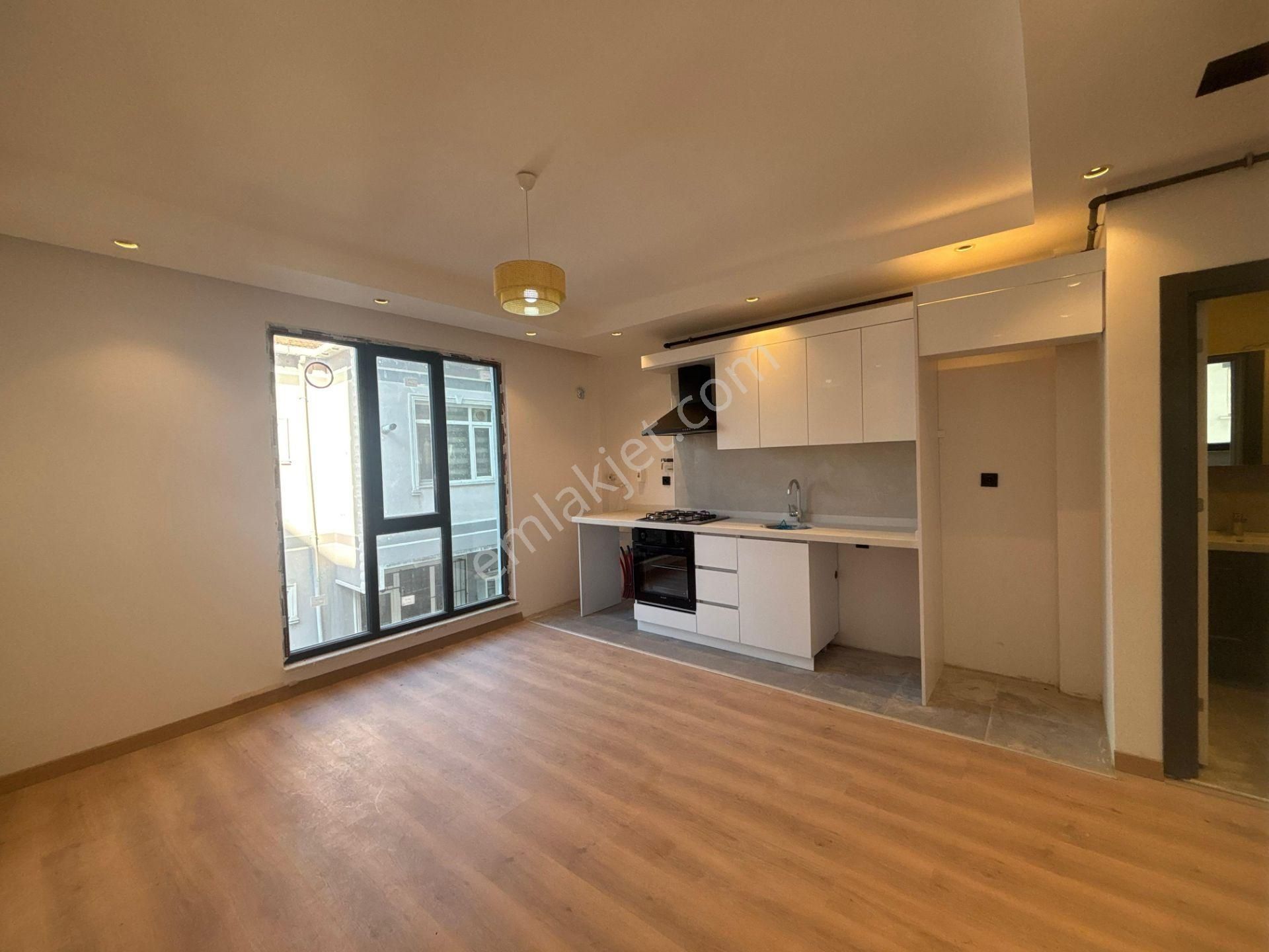 Güven'den Merkezi Konumda İskanlı Ön Cephe K.otoparklı 1+1 Daire - Görsel 6