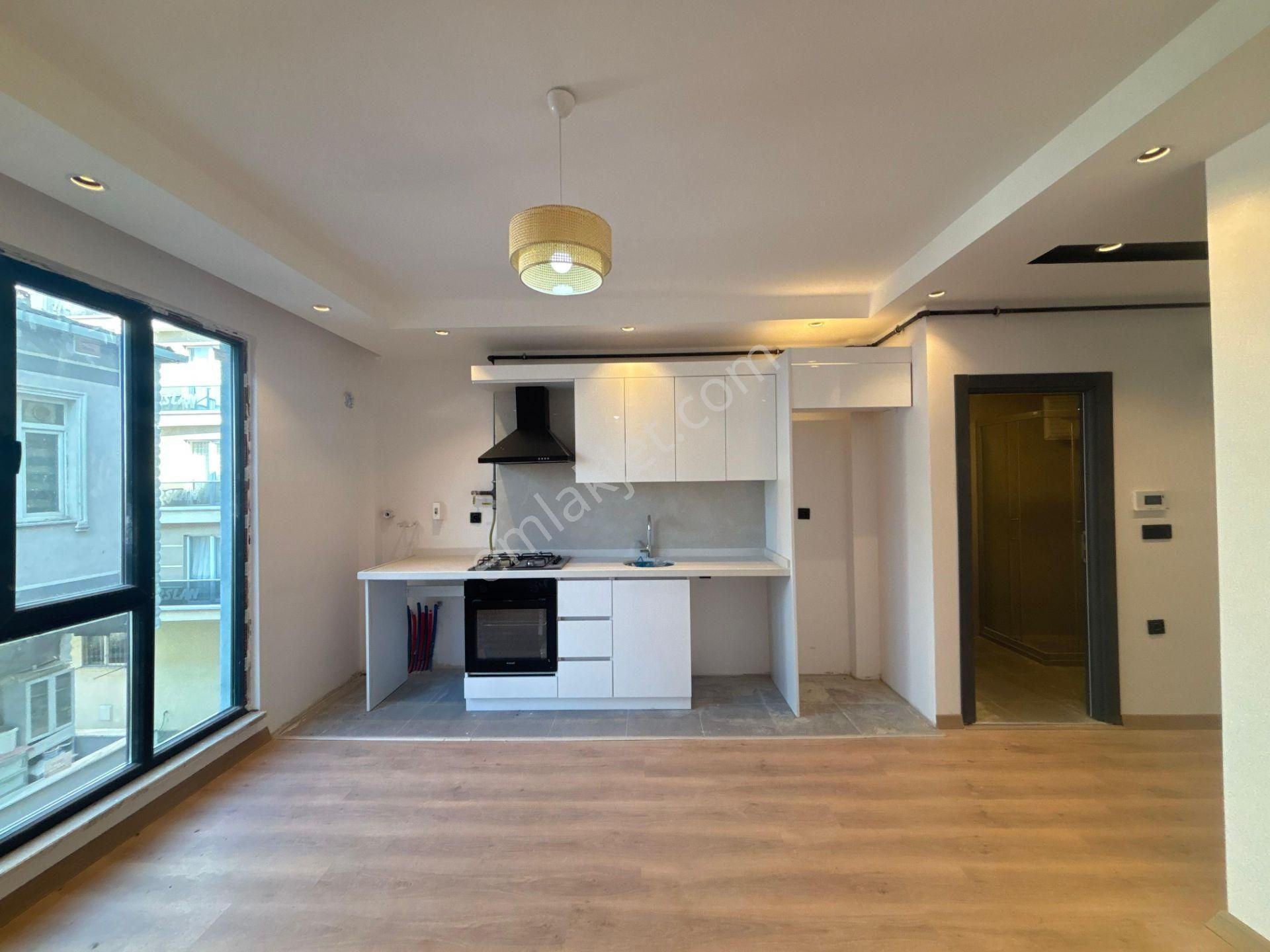 Güven'den Merkezi Konumda İskanlı Ön Cephe K.otoparklı 1+1 Daire - Görsel 5