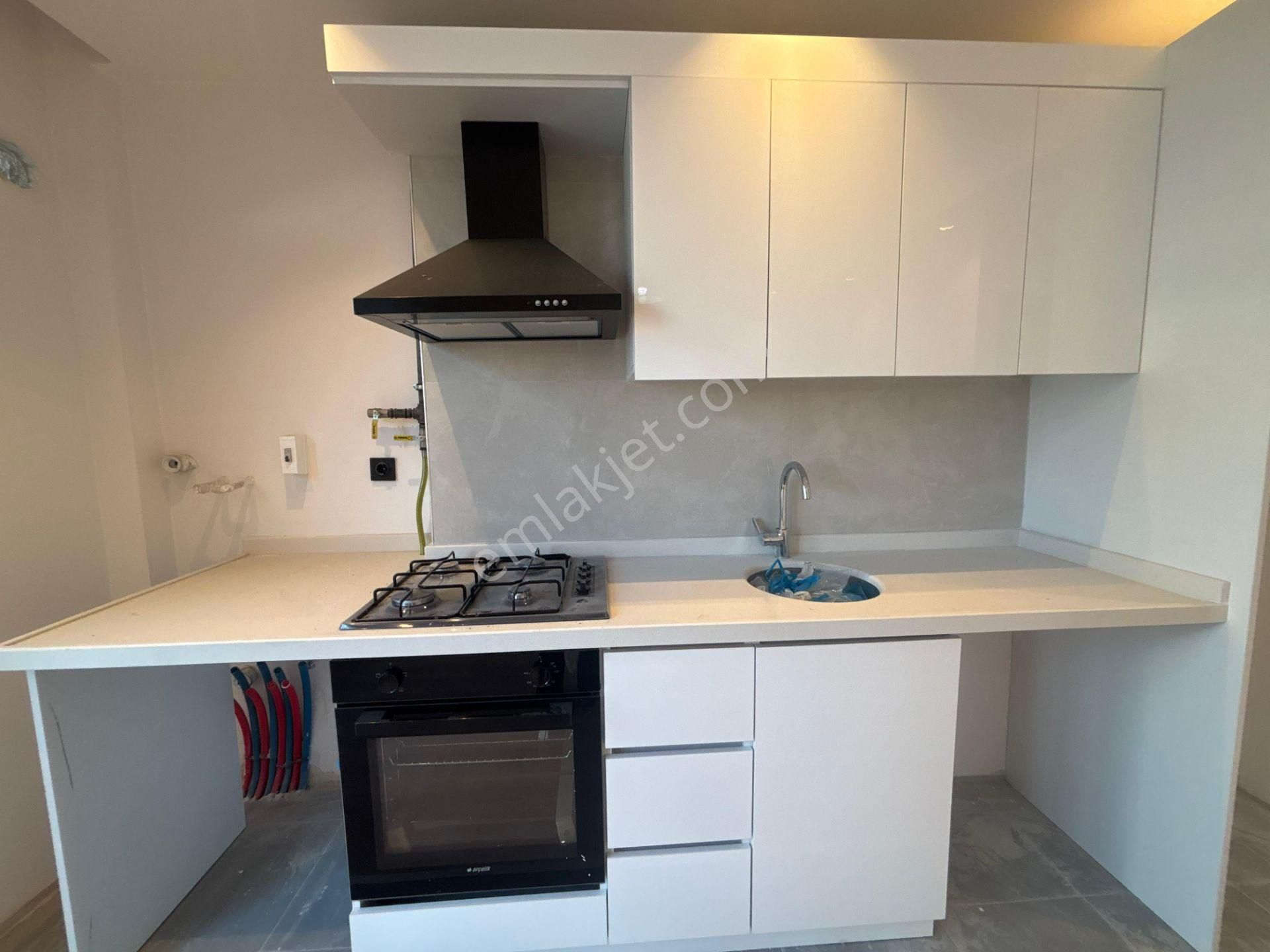 Güven'den Merkezi Konumda İskanlı Ön Cephe K.otoparklı 1+1 Daire - Görsel 4