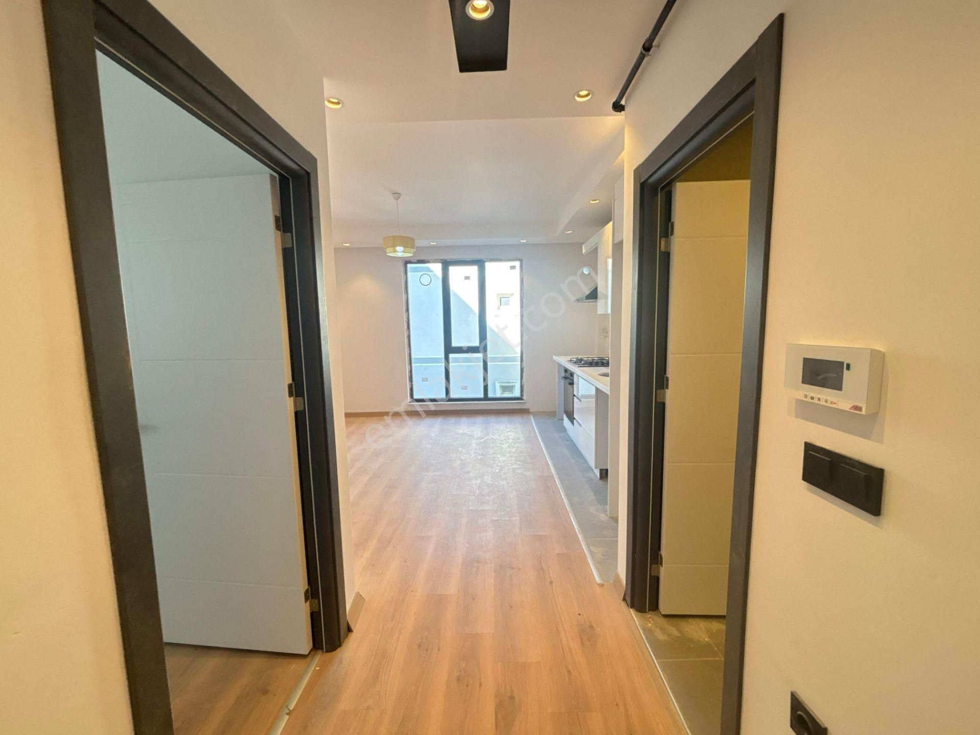 Güven'den Merkezi Konumda İskanlı Ön Cephe K.otoparklı 1+1 Daire - Görsel 13