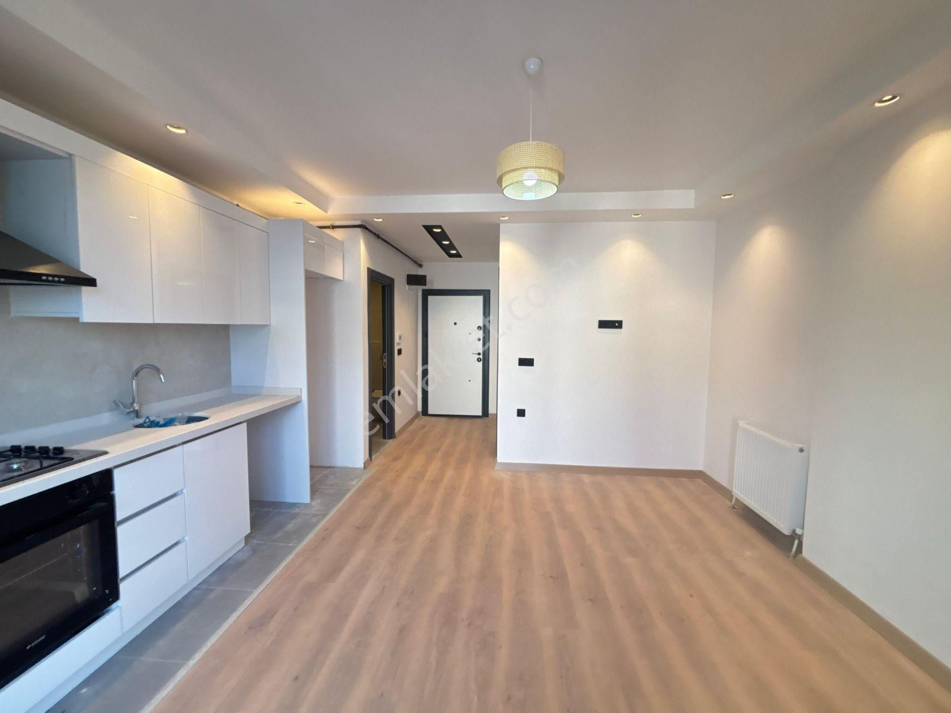 Güven'den Merkezi Konumda İskanlı Ön Cephe K.otoparklı 1+1 Daire - Görsel 8