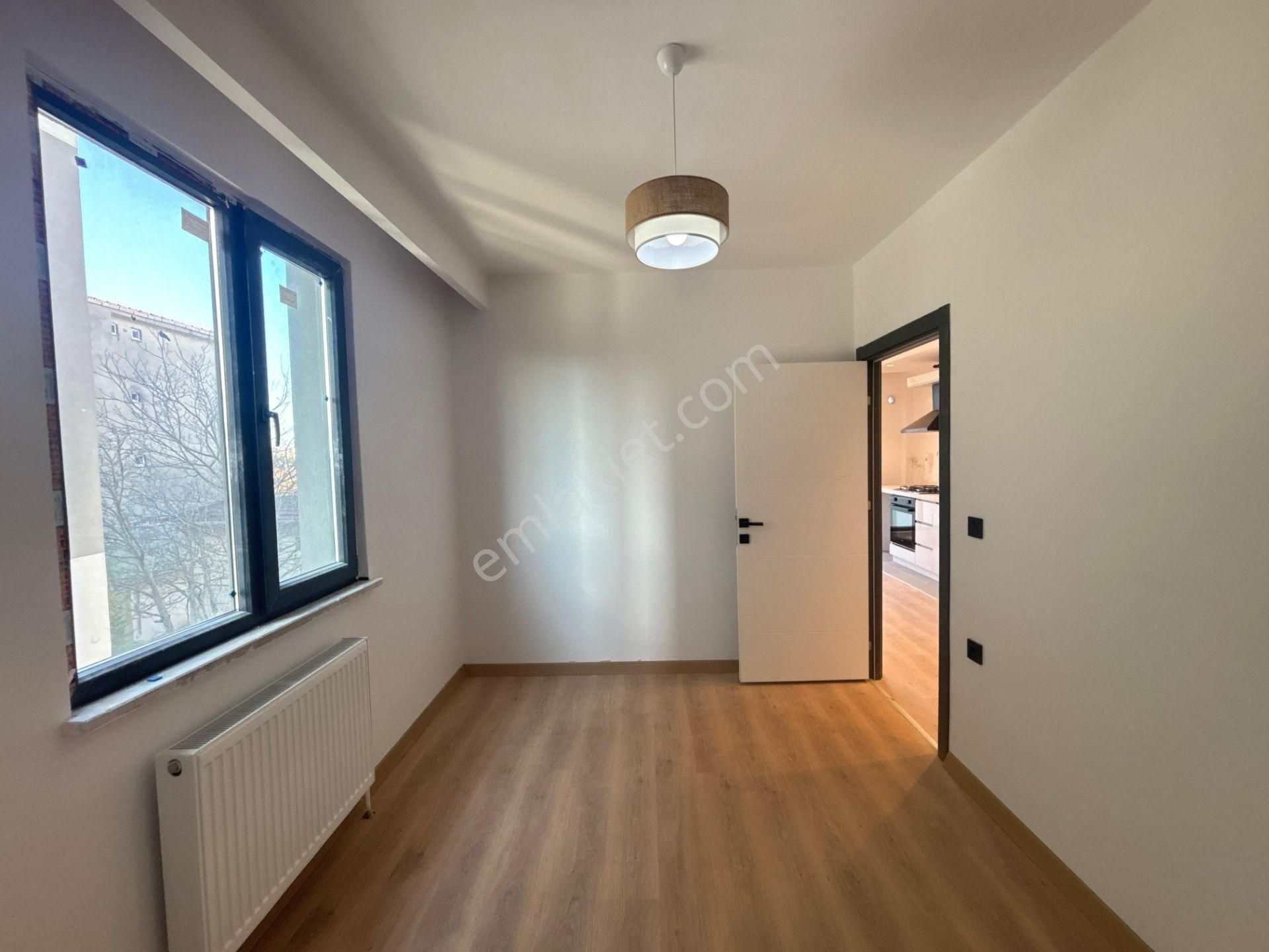 Güven'den Merkezi Konumda İskanlı Ön Cephe K.otoparklı 1+1 Daire - Görsel 10