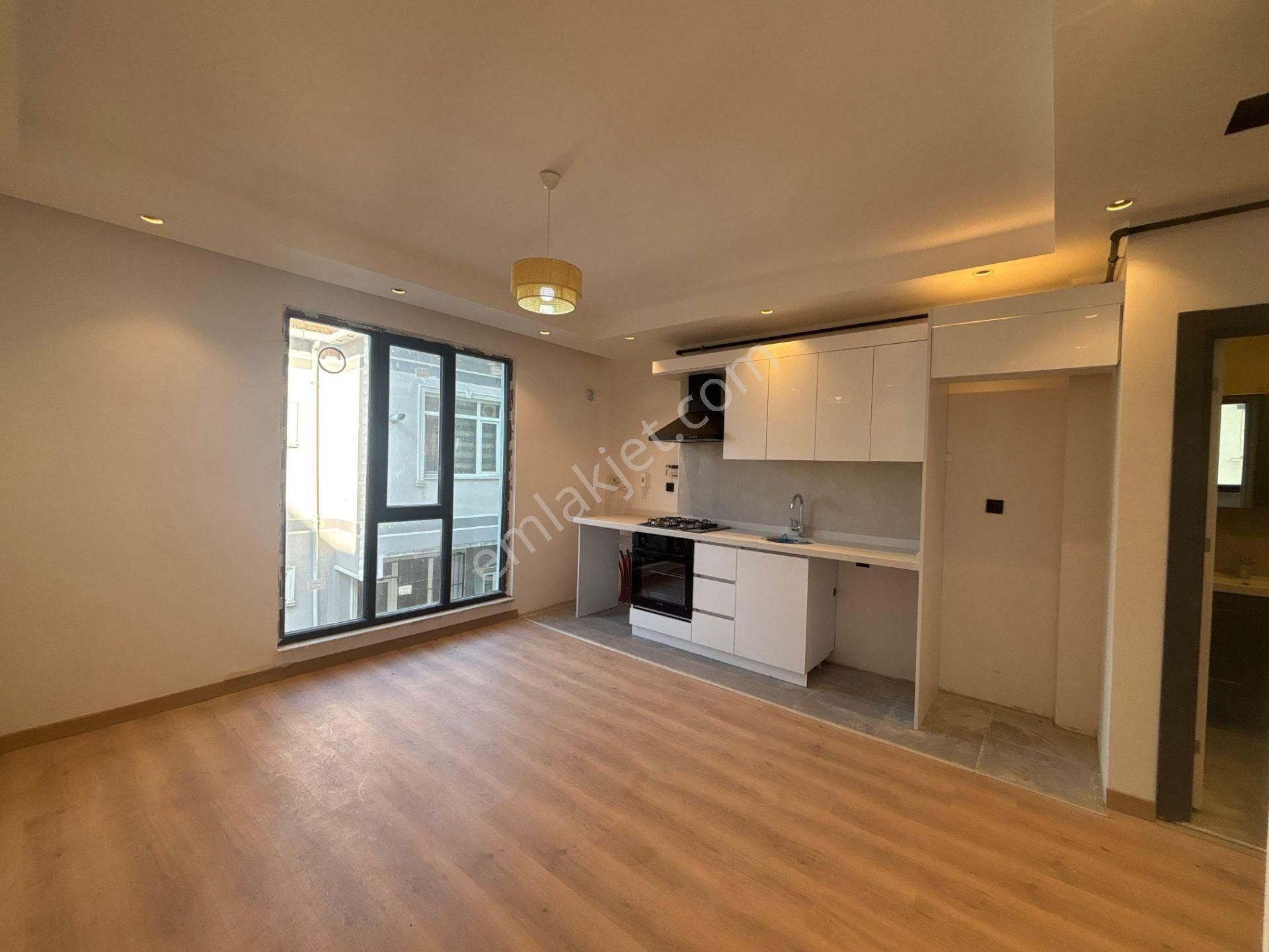 Güven'den Merkezi Konumda İskanlı Ön Cephe K.otoparklı 1+1 Daire - Görsel 2