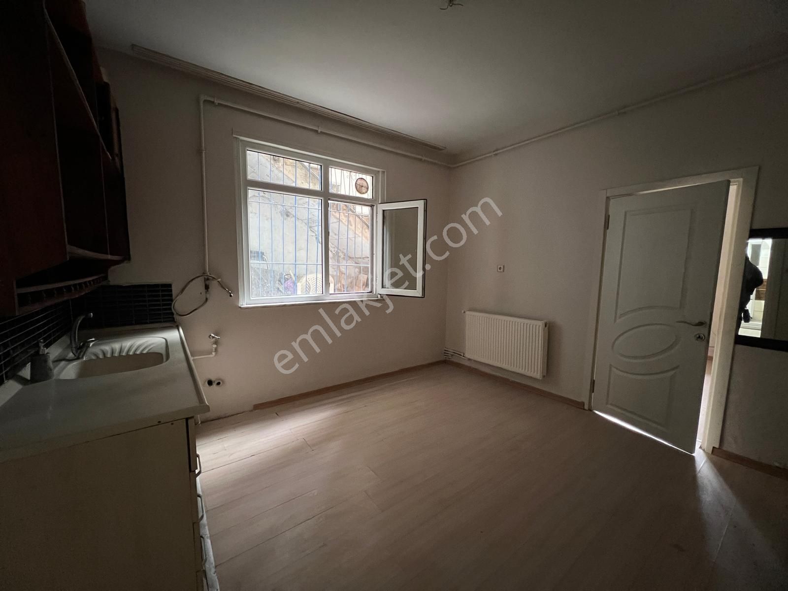 Sütlüce Sahile Yürüme Mesafesinde 2+1 Giriş Kat Daire - Görsel 7