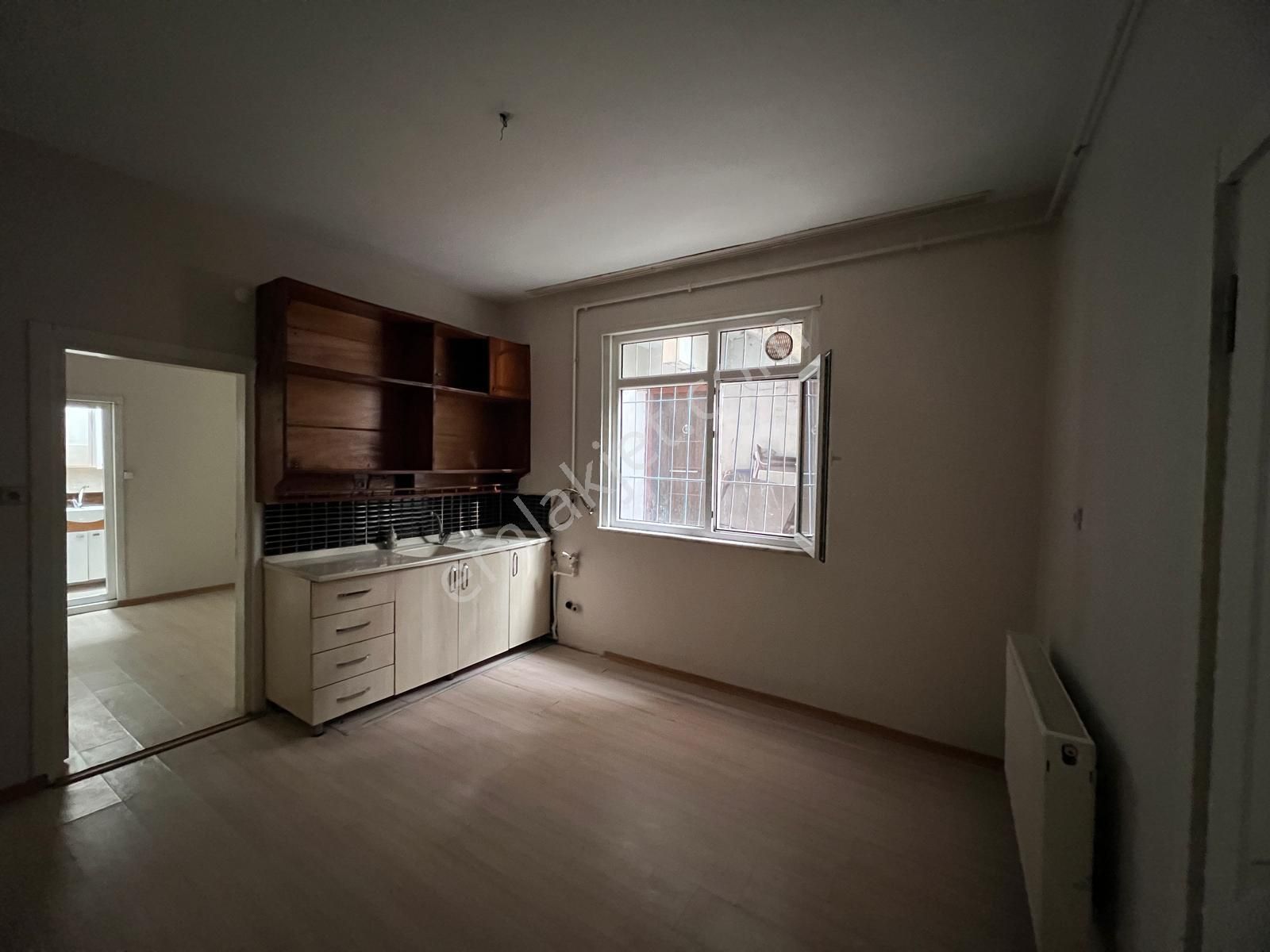 Sütlüce Sahile Yürüme Mesafesinde 2+1 Giriş Kat Daire - Görsel 4