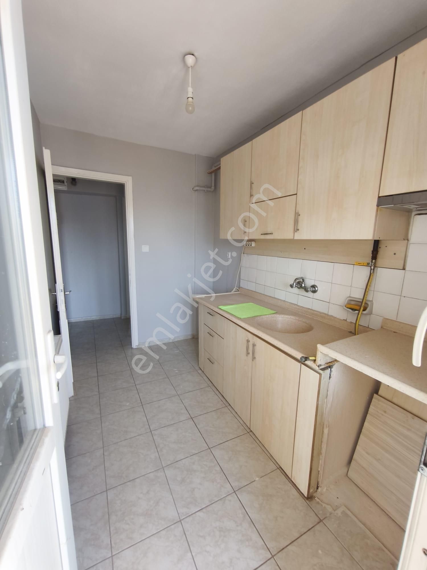 Bornova Merkeze 50 Mt. Arakat 3+1 Kiralık Daire - Görsel 3