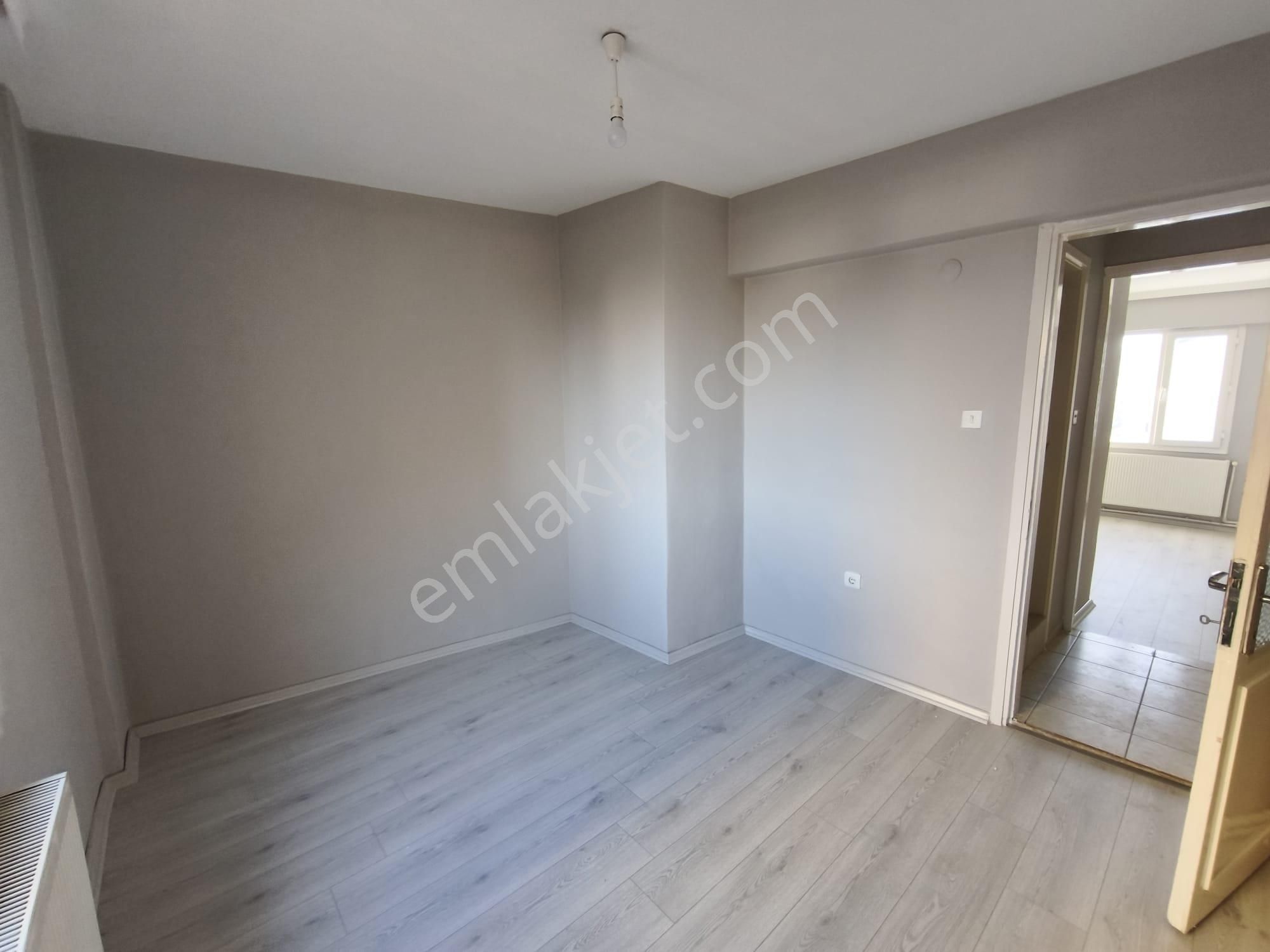 Bornova Merkeze 50 Mt. Arakat 3+1 Kiralık Daire - Görsel 13