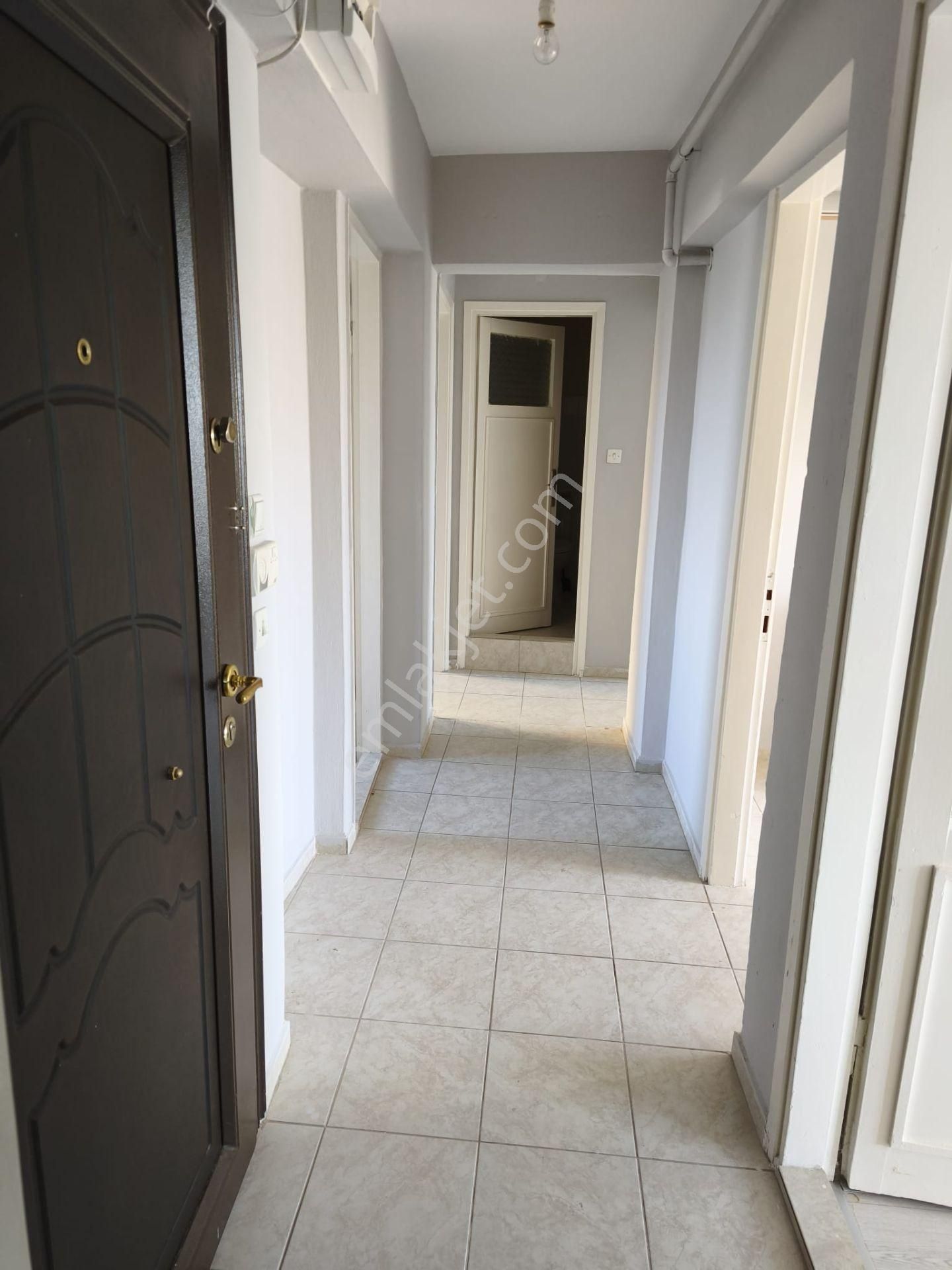 Bornova Merkeze 50 Mt. Arakat 3+1 Kiralık Daire - Görsel 9