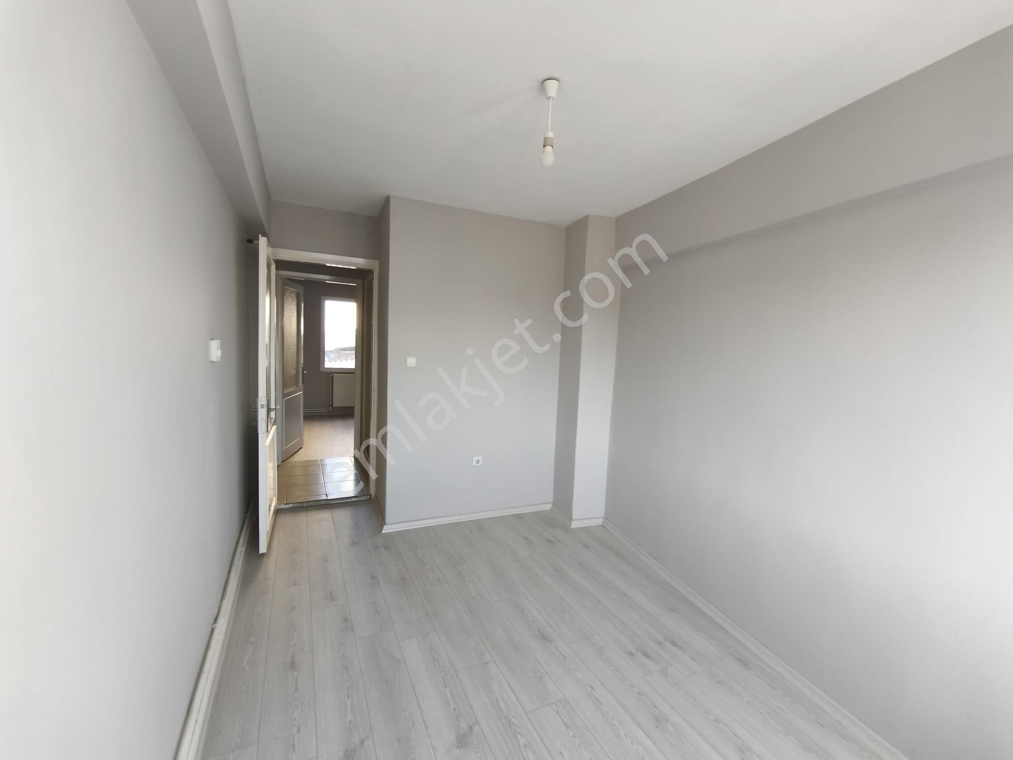 Bornova Merkeze 50 Mt. Arakat 3+1 Kiralık Daire - Görsel 19