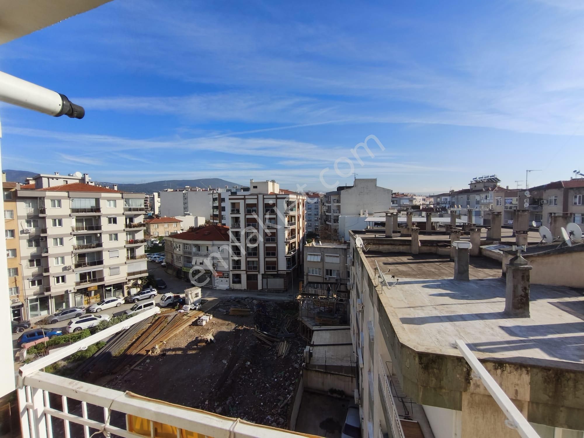 Bornova Merkeze 50 Mt. Arakat 3+1 Kiralık Daire - Görsel 8