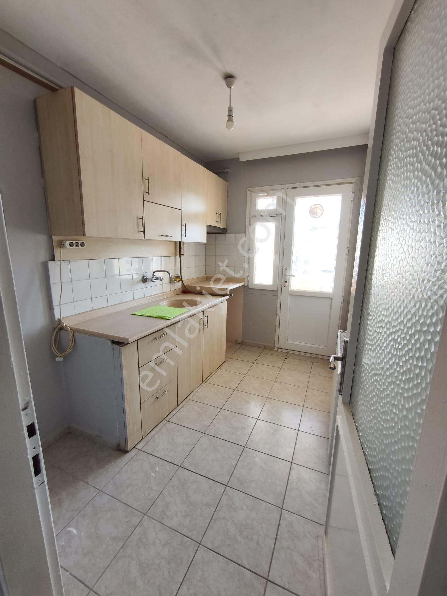 Bornova Merkeze 50 Mt. Arakat 3+1 Kiralık Daire - Görsel 2