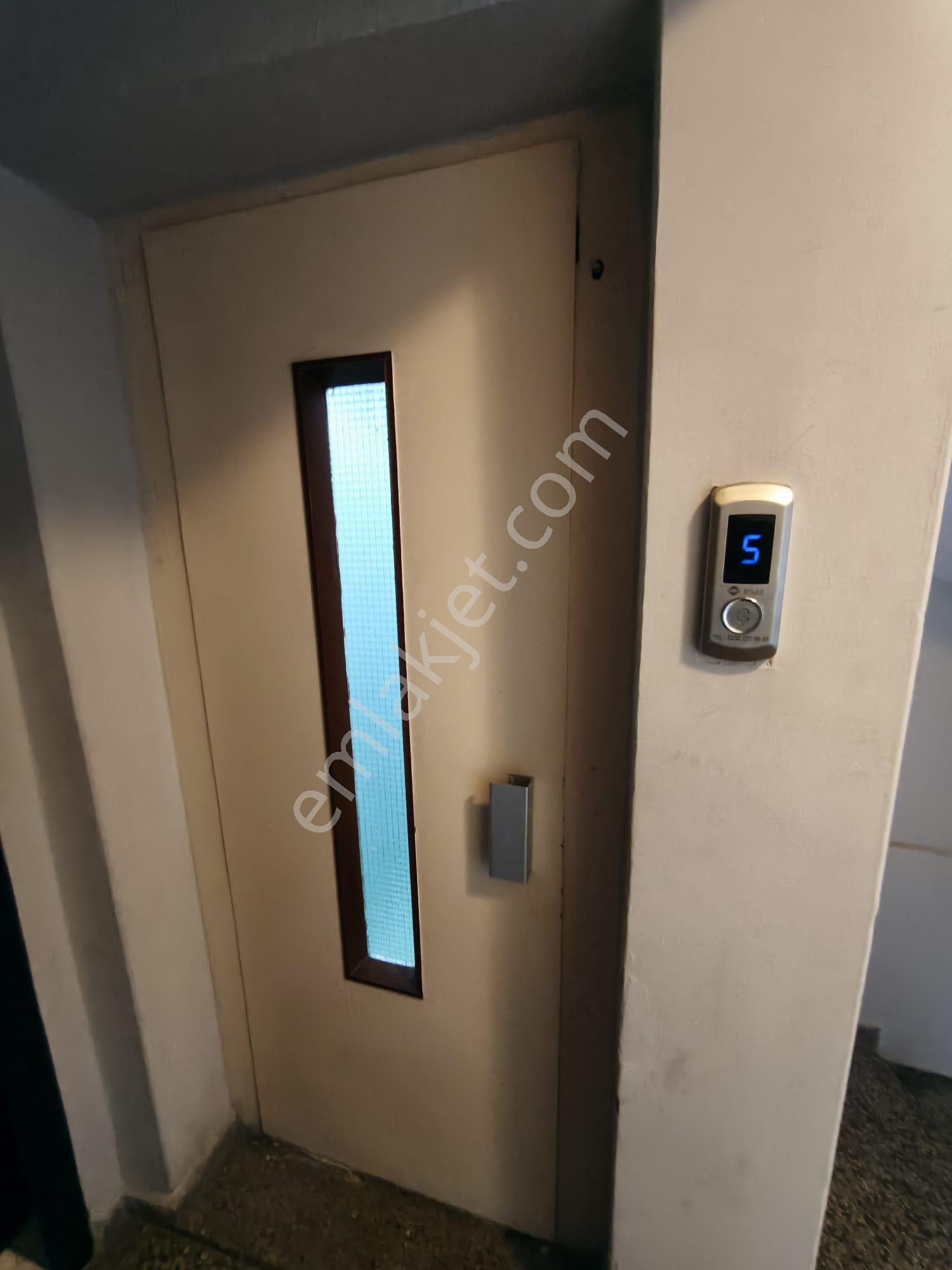 Bornova Merkeze 50 Mt. Arakat 3+1 Kiralık Daire - Görsel 23