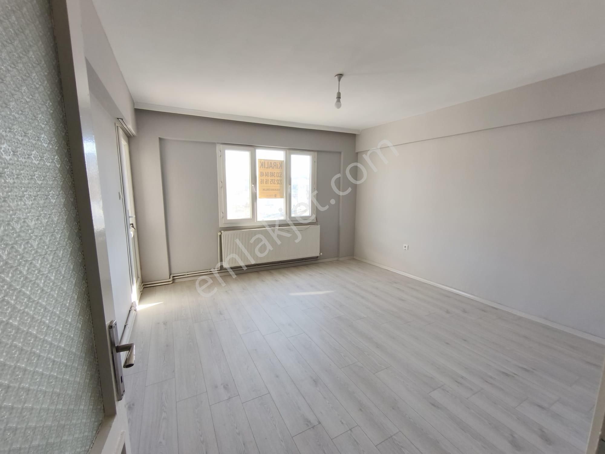 Bornova Merkeze 50 Mt. Arakat 3+1 Kiralık Daire - Görsel 5