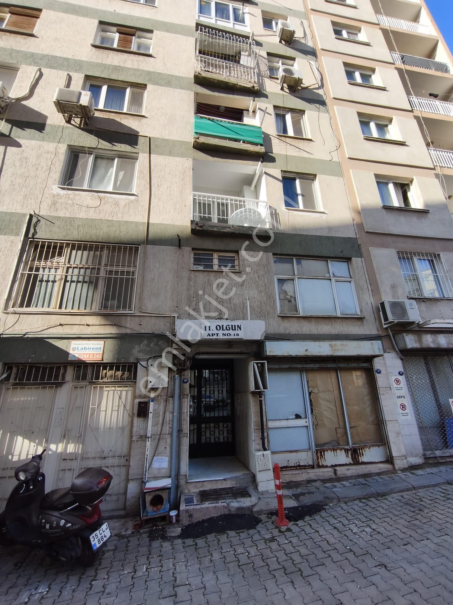 Bornova Merkeze 50 Mt. Arakat 3+1 Kiralık Daire - Görsel 24