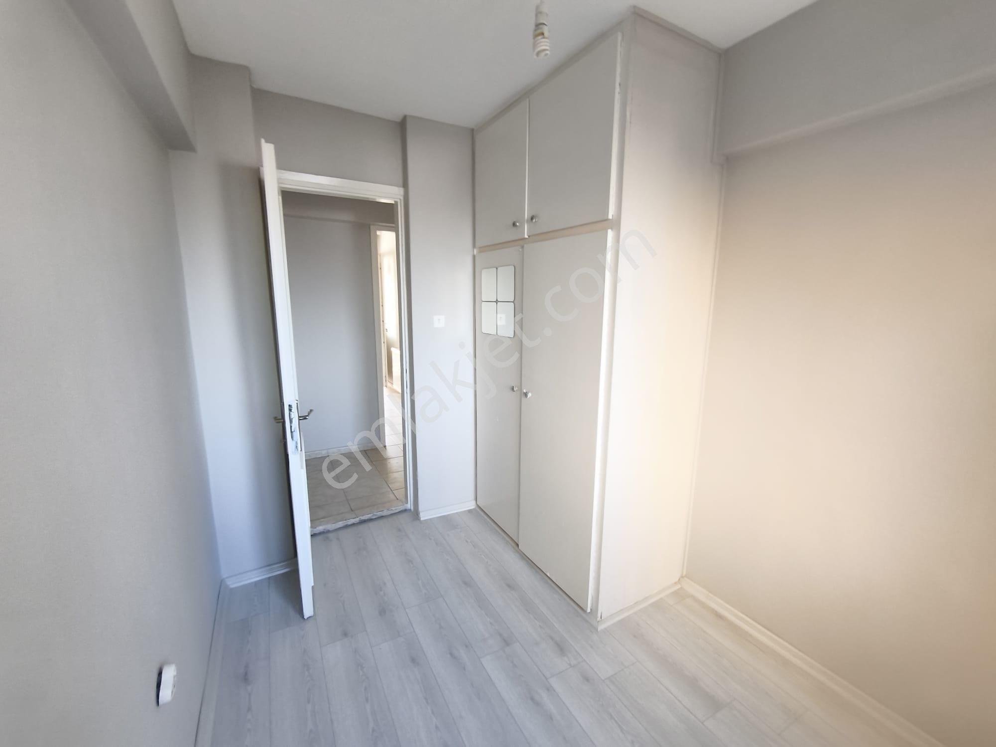 Bornova Merkeze 50 Mt. Arakat 3+1 Kiralık Daire - Görsel 17