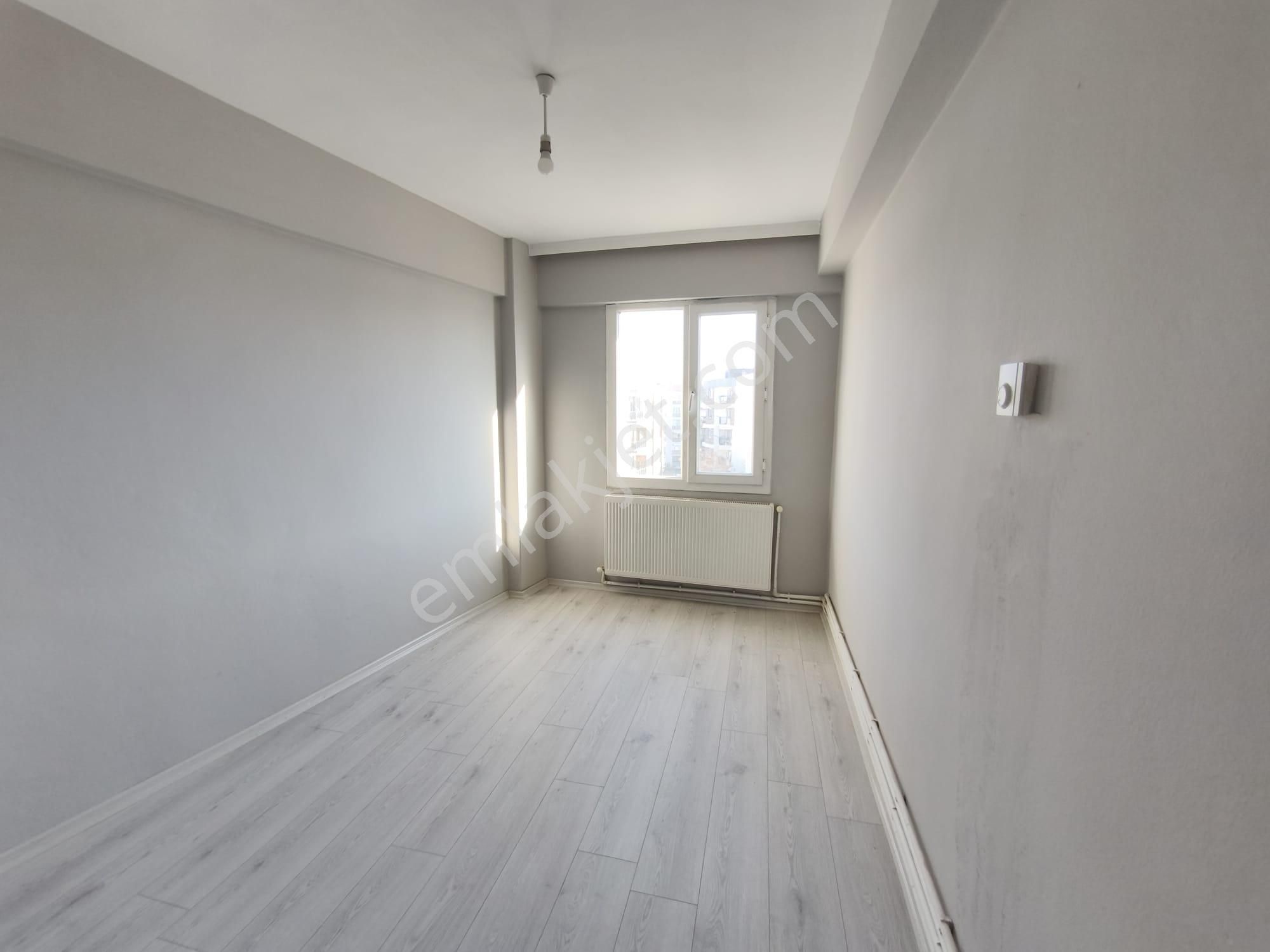 Bornova Merkeze 50 Mt. Arakat 3+1 Kiralık Daire - Görsel 18