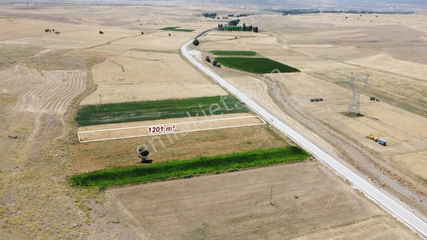Akören Orhaniye'de 1.201 M² Asvalt Yola Sıfır Müstakil Tarla