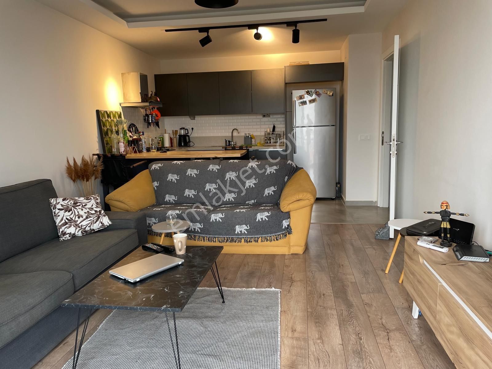 Barış Mahallesinde Site İçerisinde Havuzlu 2+1 Kiralık Lüks Daire