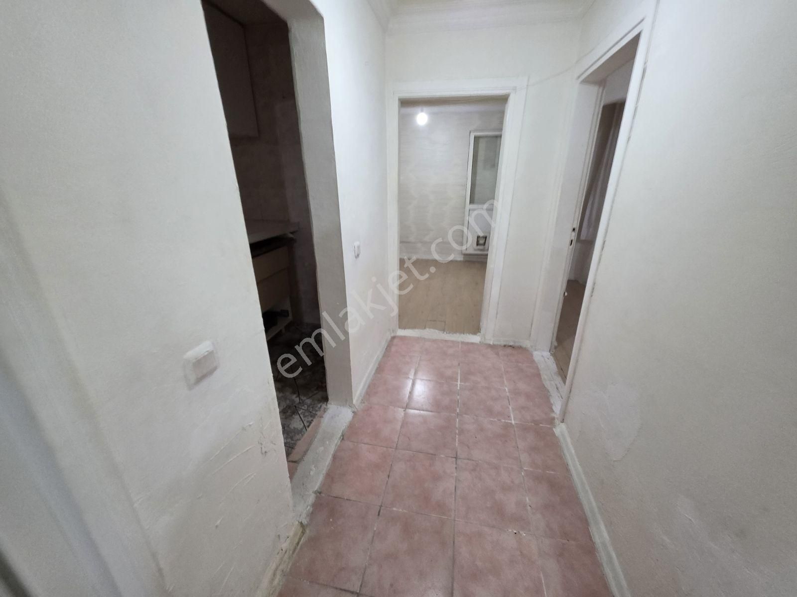 Mehmet Akifte Satılık 1+1 Bahçe Kat - Görsel 2