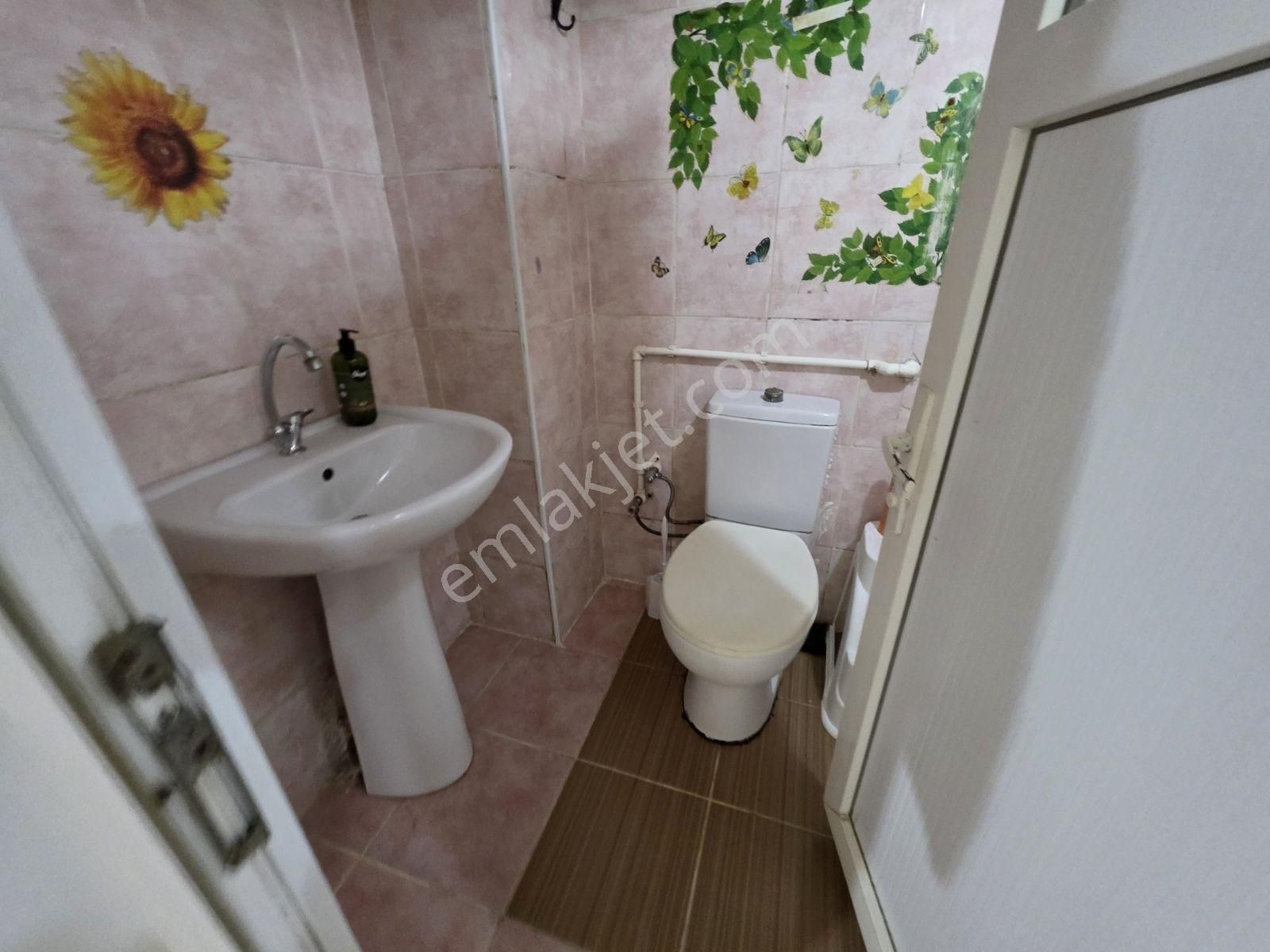 Mehmet Akifte Satılık 1+1 Bahçe Kat - Görsel 4