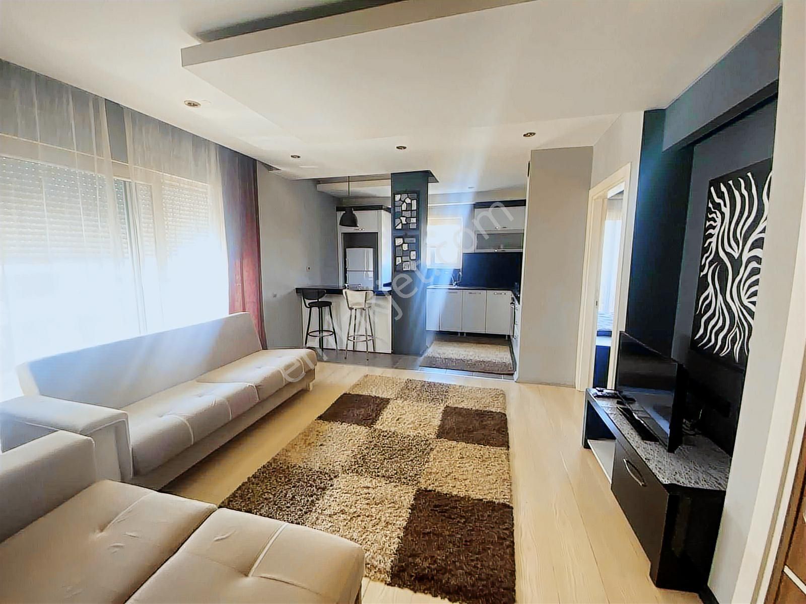 Rauf Denktaş Cad. Yakını Arakat 1+1 Eşyalı Daire