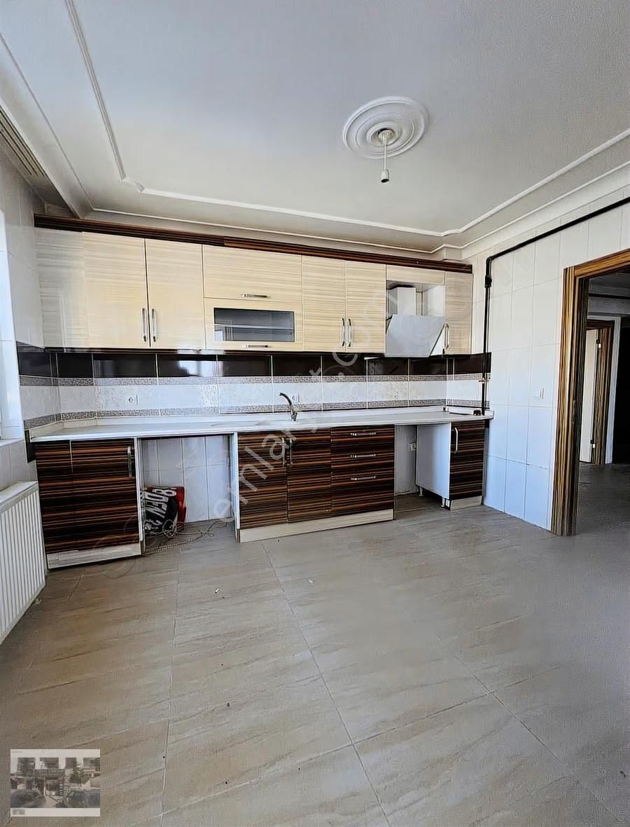 Feridunçelik 4. Caddede 1.kat 3+1 Full Yapılı Satılık Daire