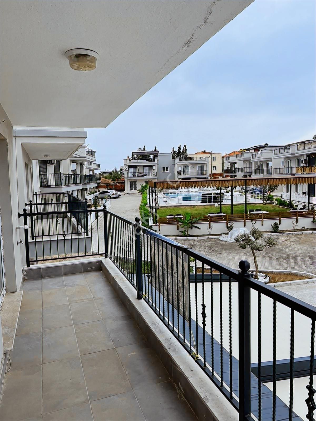 Foça Yenibağarası Havuzlu Sitede 1+1 Kiralık Sıfır Daire - Görsel 14