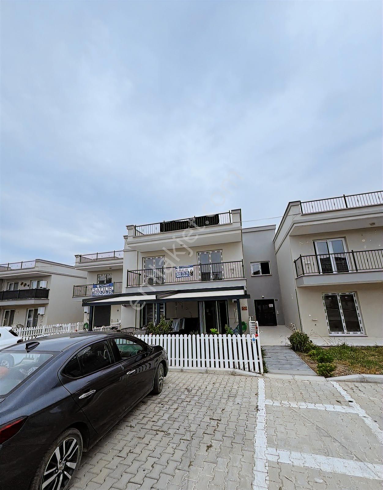 Foça Yenibağarası Havuzlu Sitede 1+1 Kiralık Sıfır Daire - Görsel 2