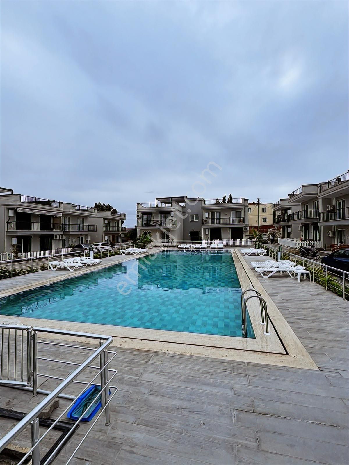 Foça Yenibağarası Havuzlu Sitede 1+1 Kiralık Sıfır Daire - Görsel 5