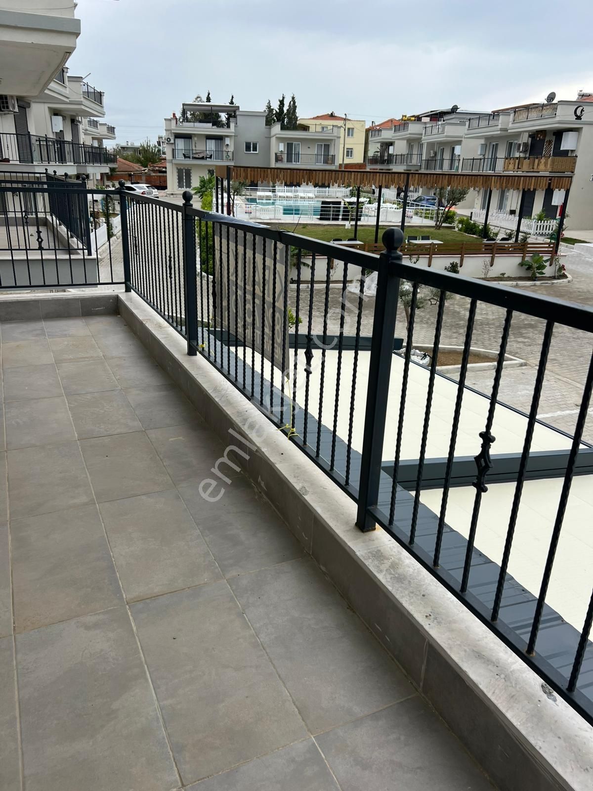 Foça Yenibağarası Havuzlu Sitede 1+1 Kiralık Sıfır Daire - Görsel 35
