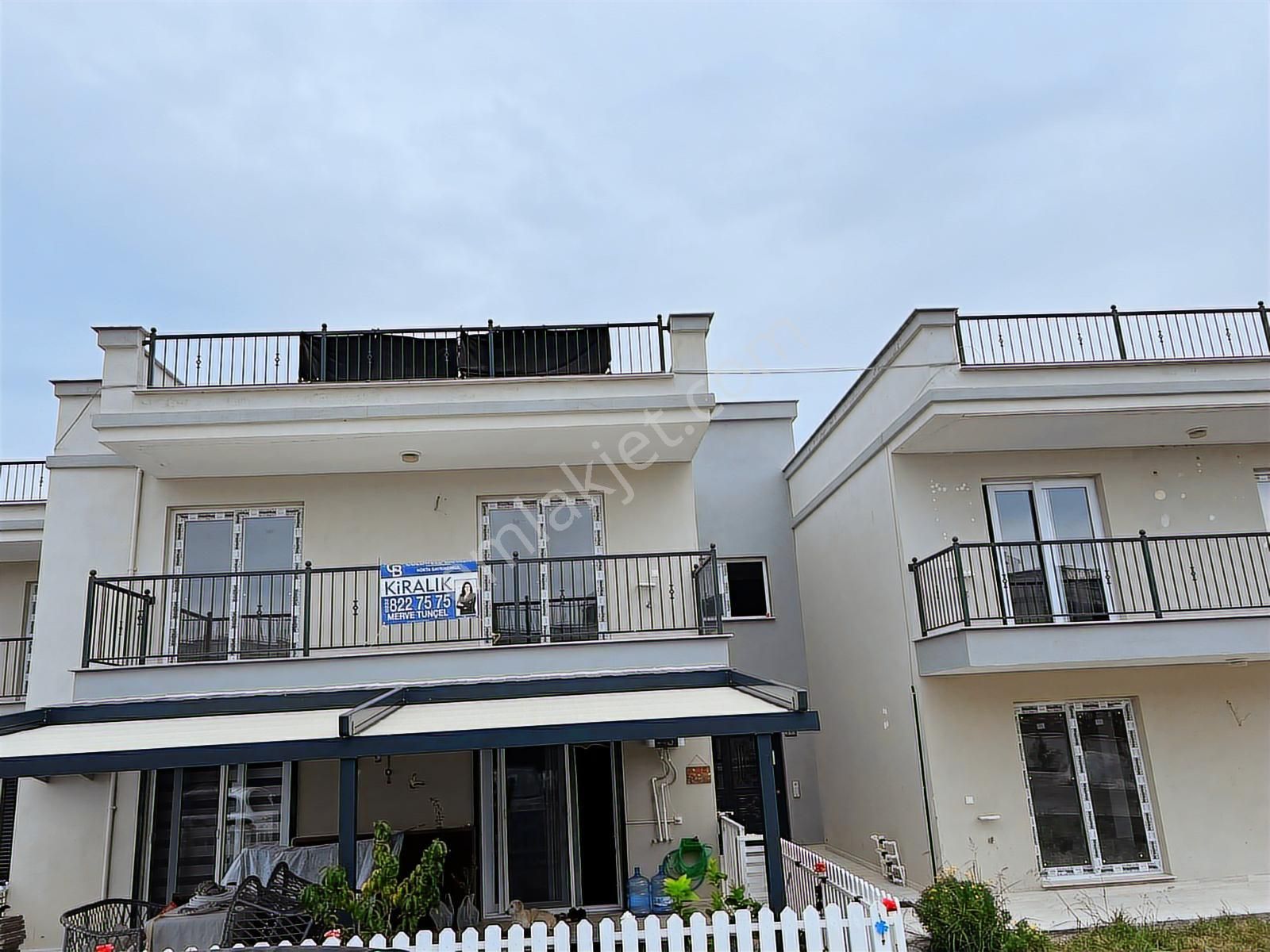 Foça Yenibağarası Havuzlu Sitede 1+1 Kiralık Sıfır Daire