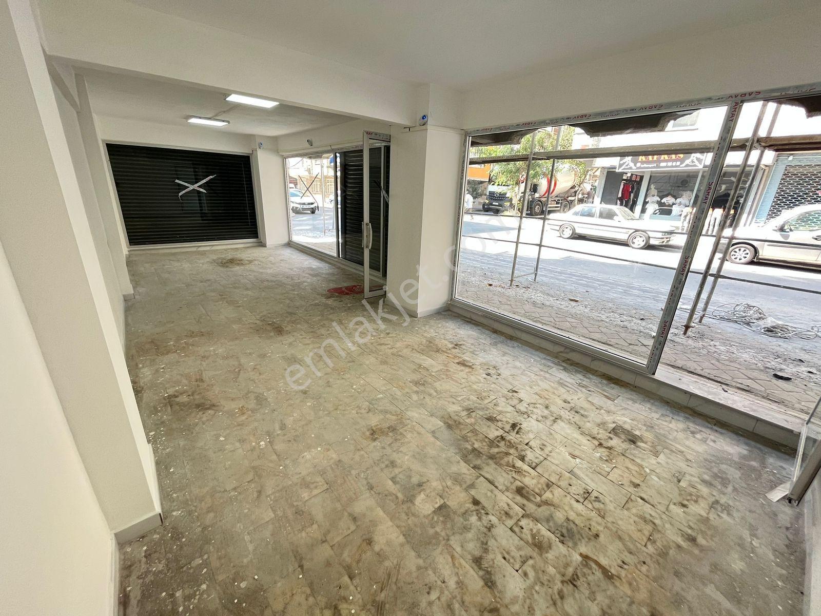Aydın İnş. Cebeci Mh. 120m2 3 Adet Köşe Başı Düz Giriş Dükkan