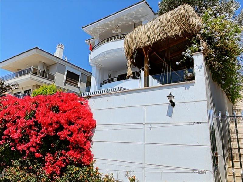 İzmir Çeşme Paşa Limanı Full Deniz Manzaralı Havuzlu Tek Villa - Görsel 12