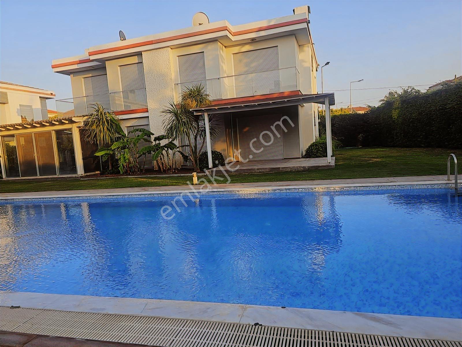 İzmir Çeşme Alaçatı Havuzlu Site İçinde 4+1 Lüks Satılık Villa - Görsel 15