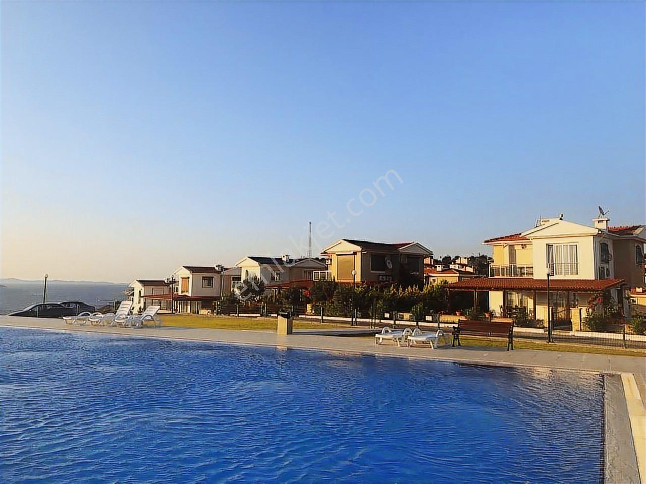 İzmir Çeşme Ayasaranda Denize Sıfır Ortak Havuzlu Sitede Kiralık - Görsel 2