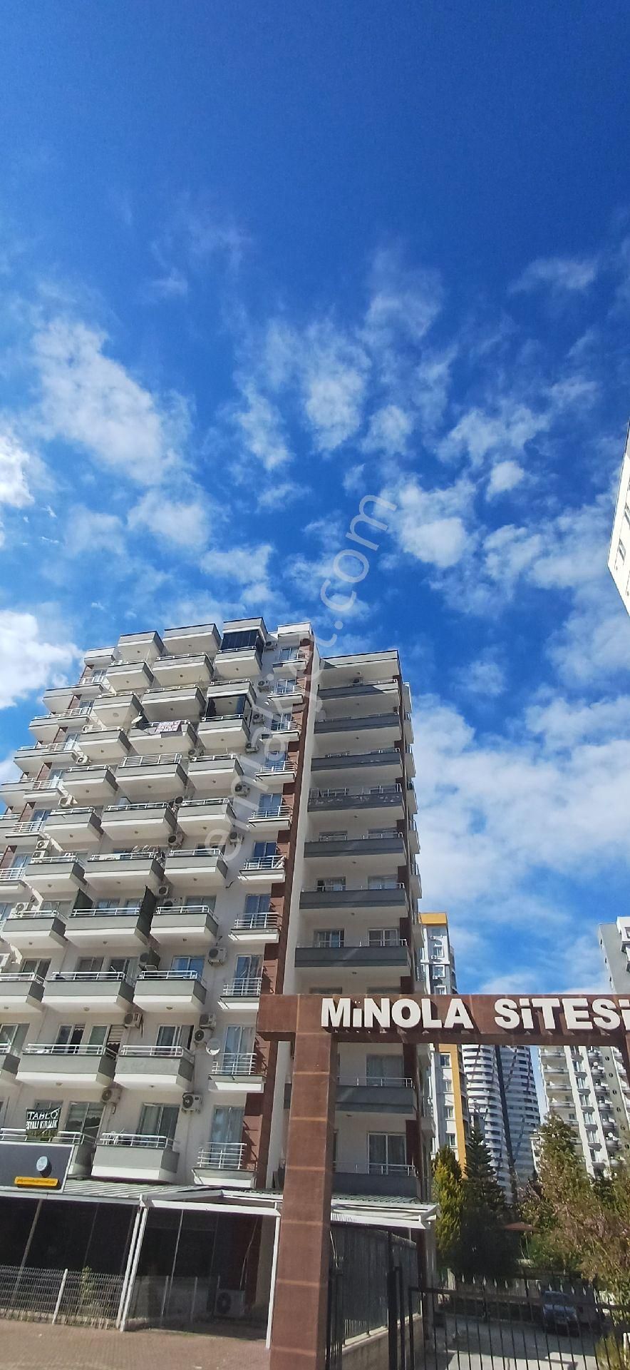 Üniversite Caddesinde