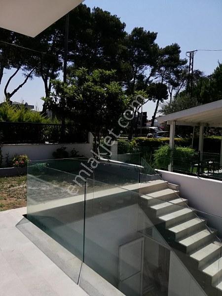 Alaçatı Çamlık Yol Havuzlu Geniş Bahçeli 4+2 Tripleks Villa - Görsel 16
