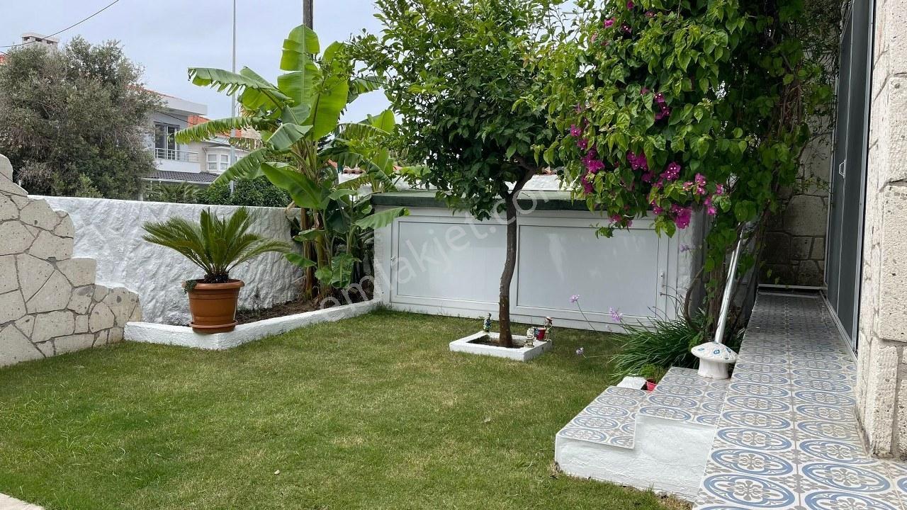 Çeşme Alaçatı Müstakil Havuzlu Köy İçine Yakın Kiralık Villa - Görsel 2