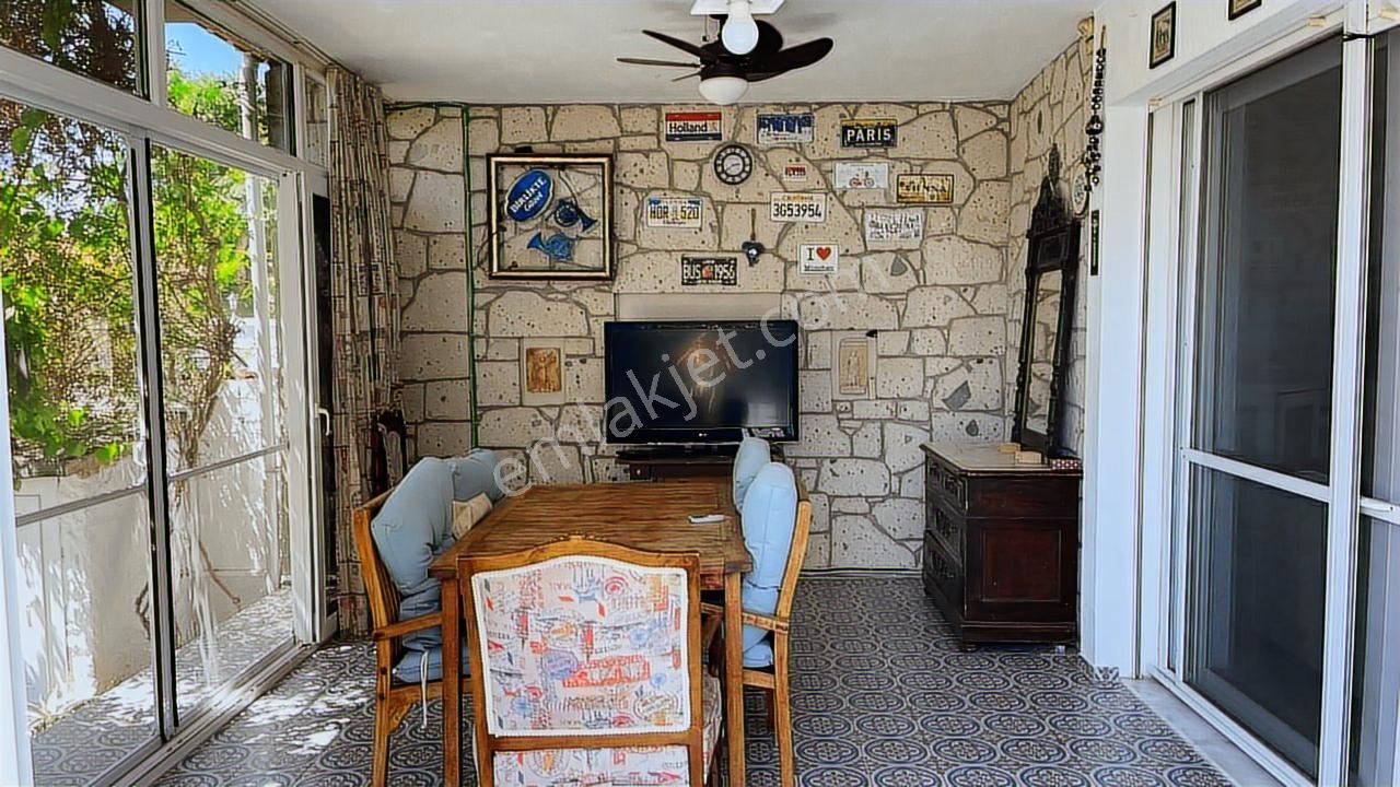 Çeşme Alaçatı Müstakil Havuzlu Köy İçine Yakın Kiralık Villa - Görsel 3
