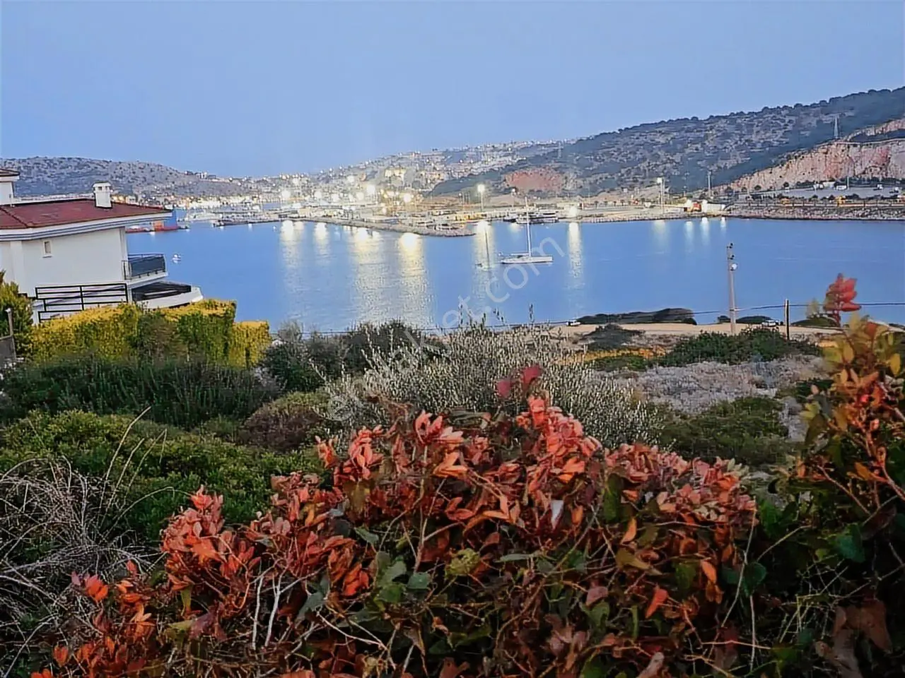 İzmir Çeşme Fener Burnu İmarlı Deniz Manzaralı Önü Kapanmaz Arsa