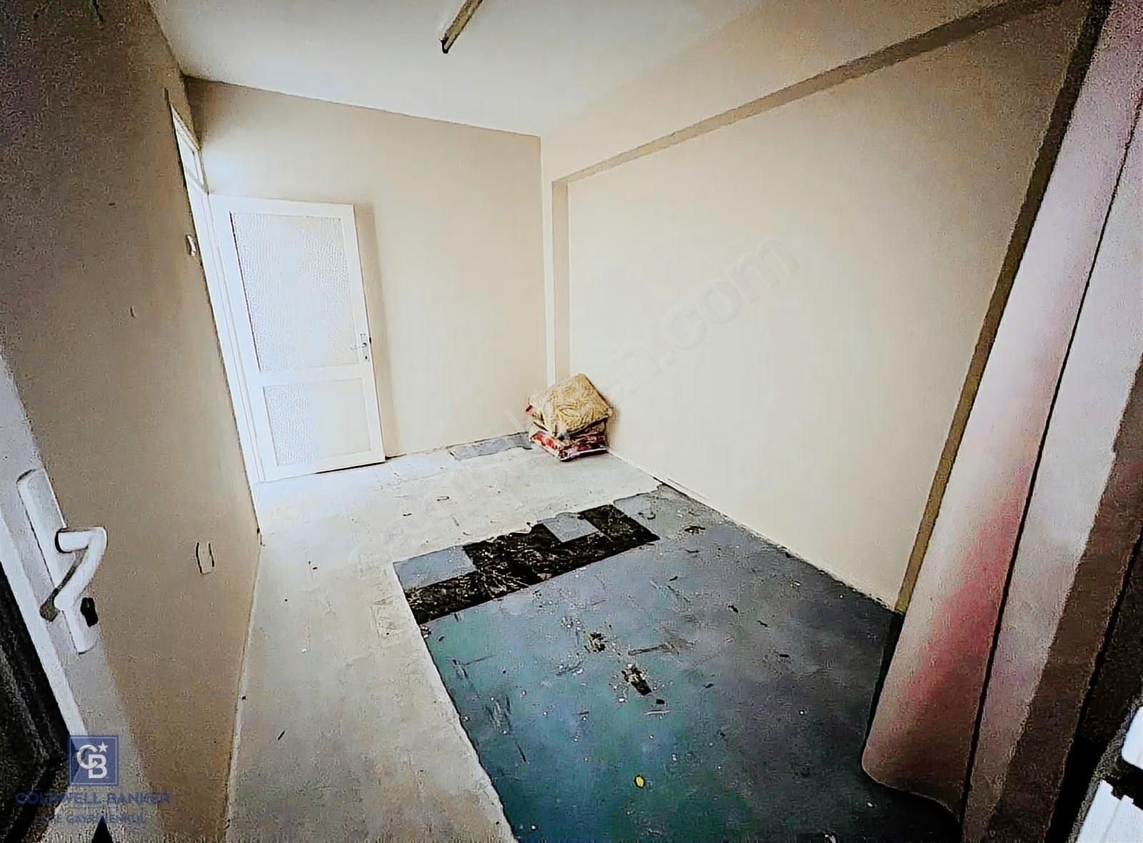 Karşıyaka Çarşıda Kiralık 2+1 Daire - Görsel 3