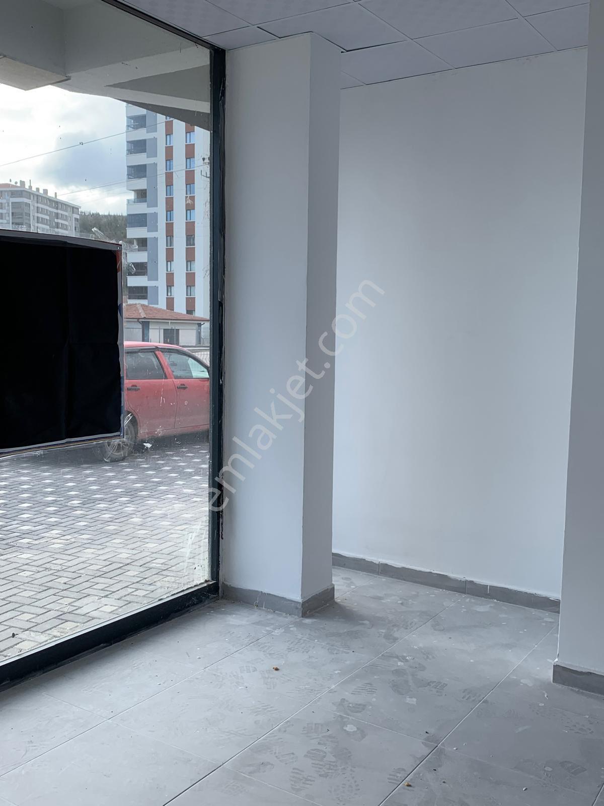 Köşe Başı Cadde Üzeri Kiralık Dükkan - Görsel 9