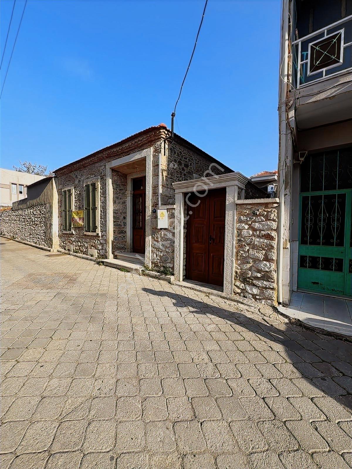 Merkezi Konumda, Bahçeli Ve Özgün Mimariye Sahip Satılık Rum Evi - Görsel 25