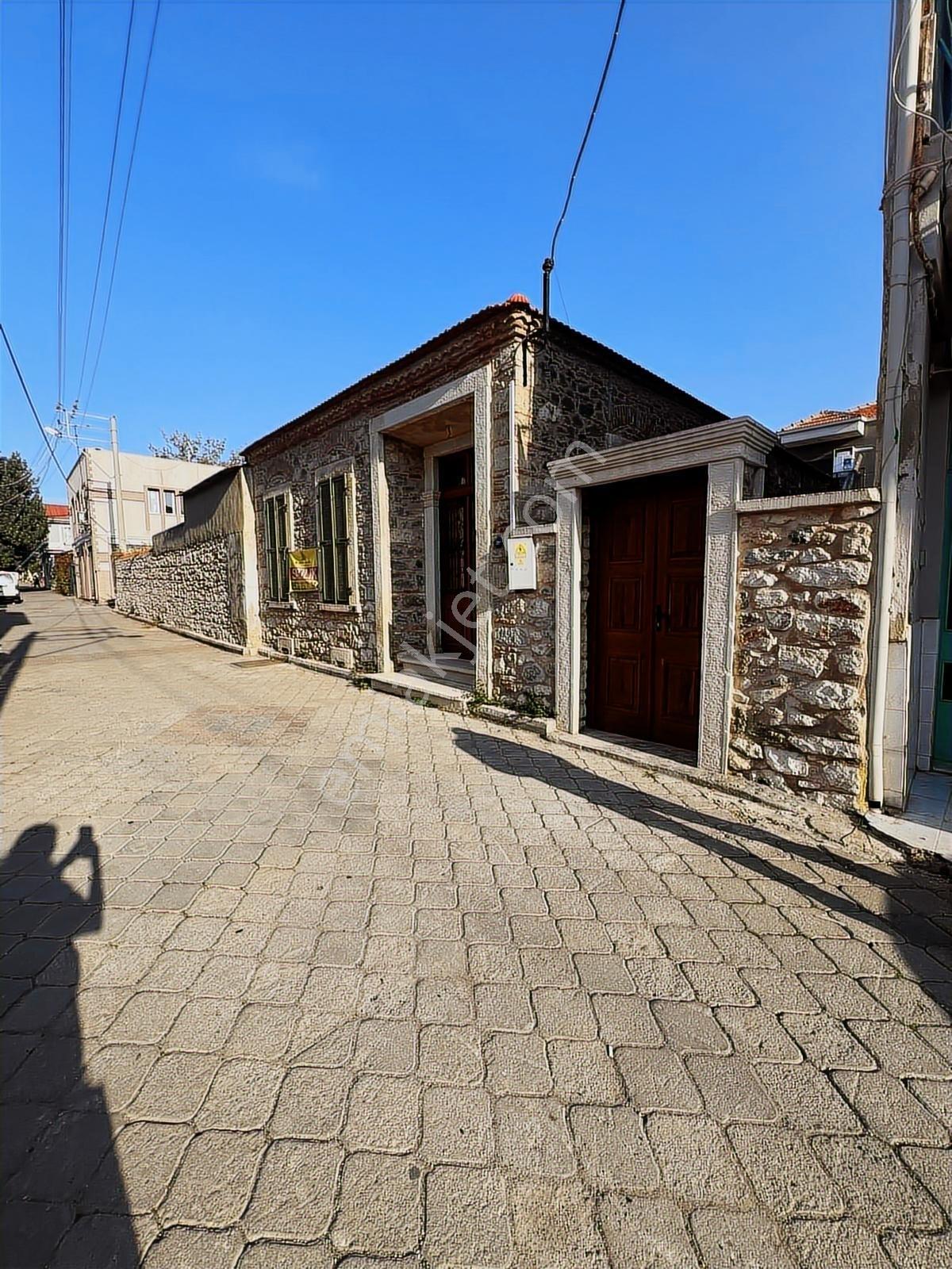 Merkezi Konumda, Bahçeli Ve Özgün Mimariye Sahip Satılık Rum Evi - Görsel 24