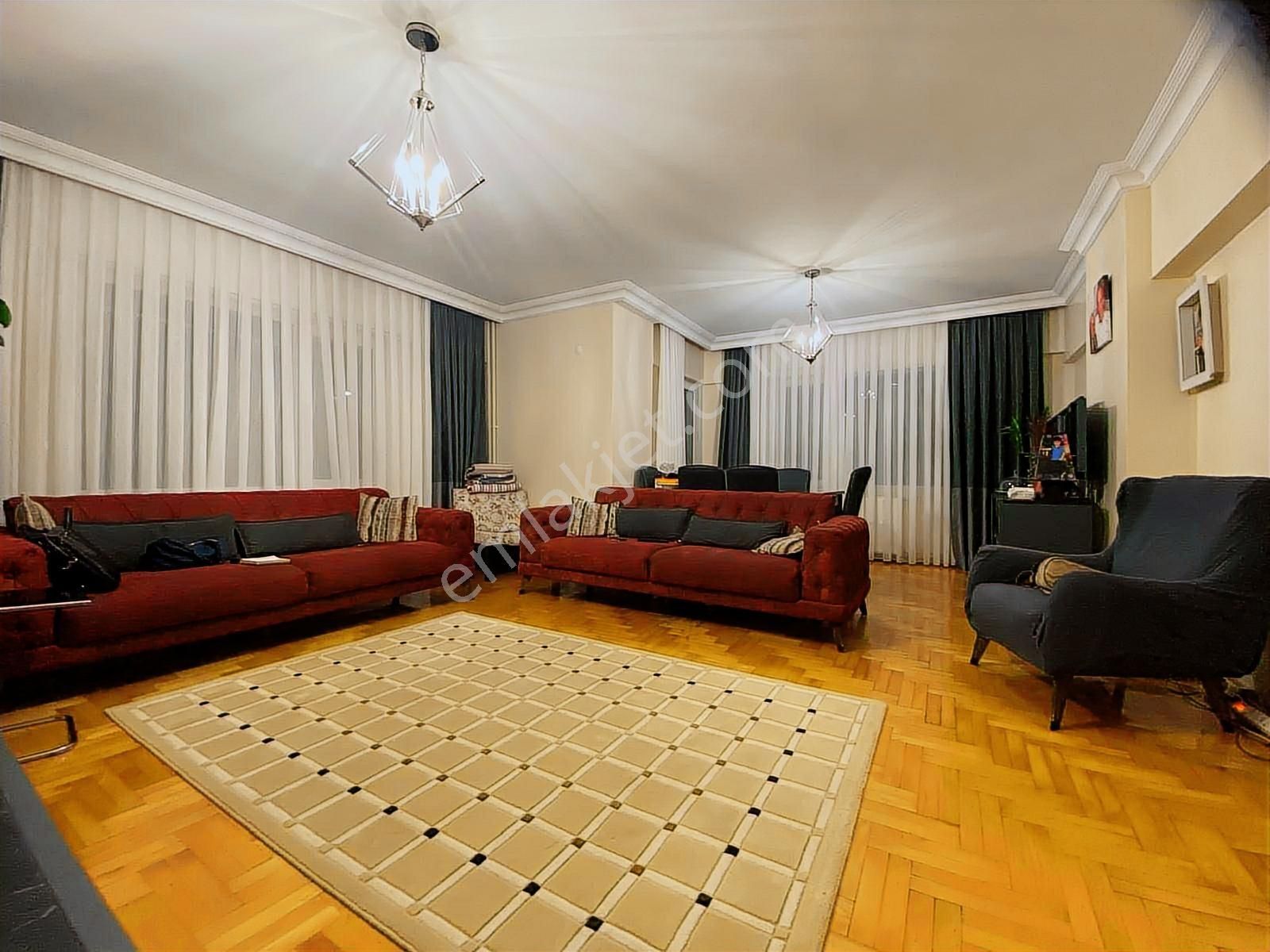 Sahrayıcedit 'de Metro'ya Çok Yakın Balkonlu 3+1 Satılık Daire